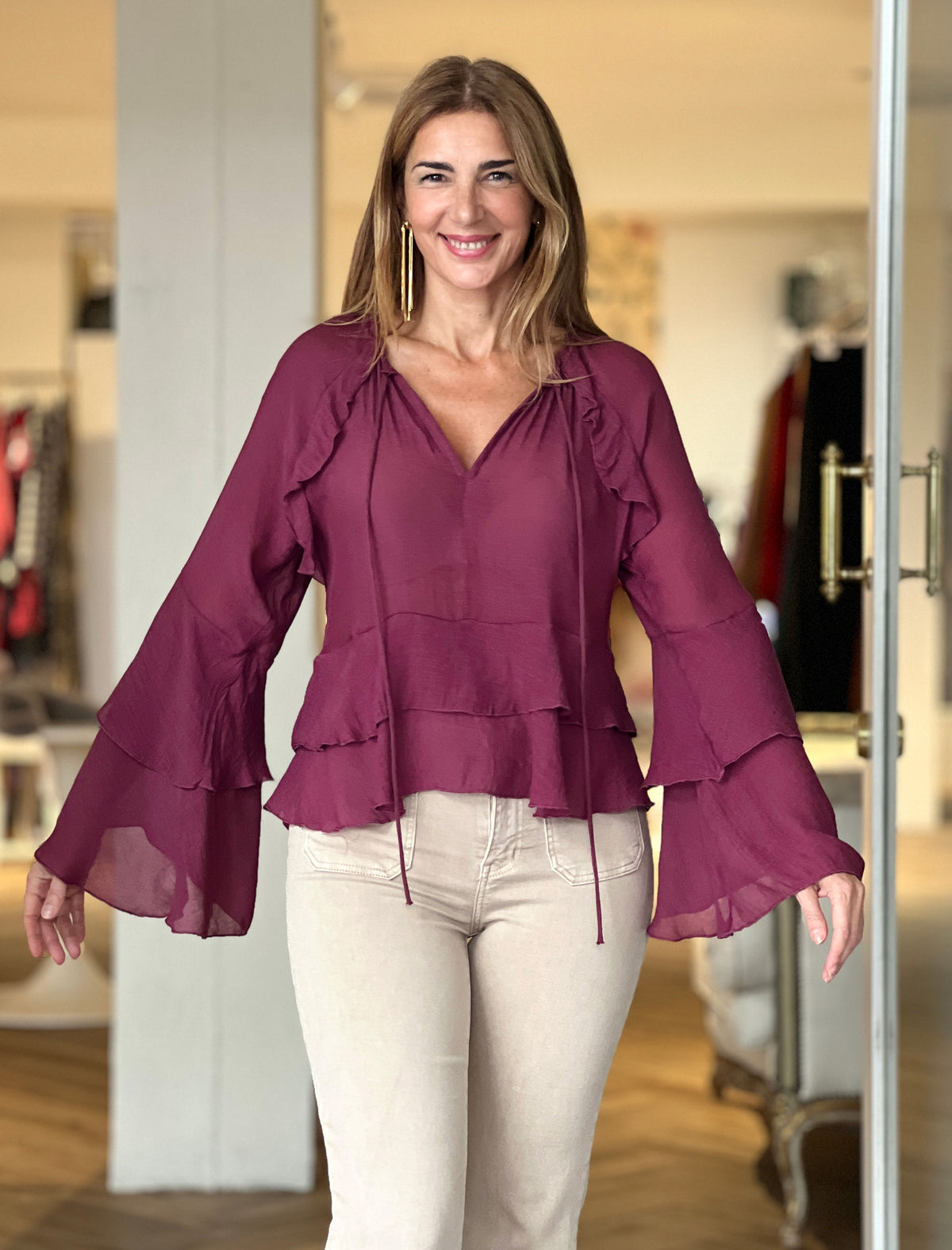 Camisa boho burdeos con volantes y manga acampanada