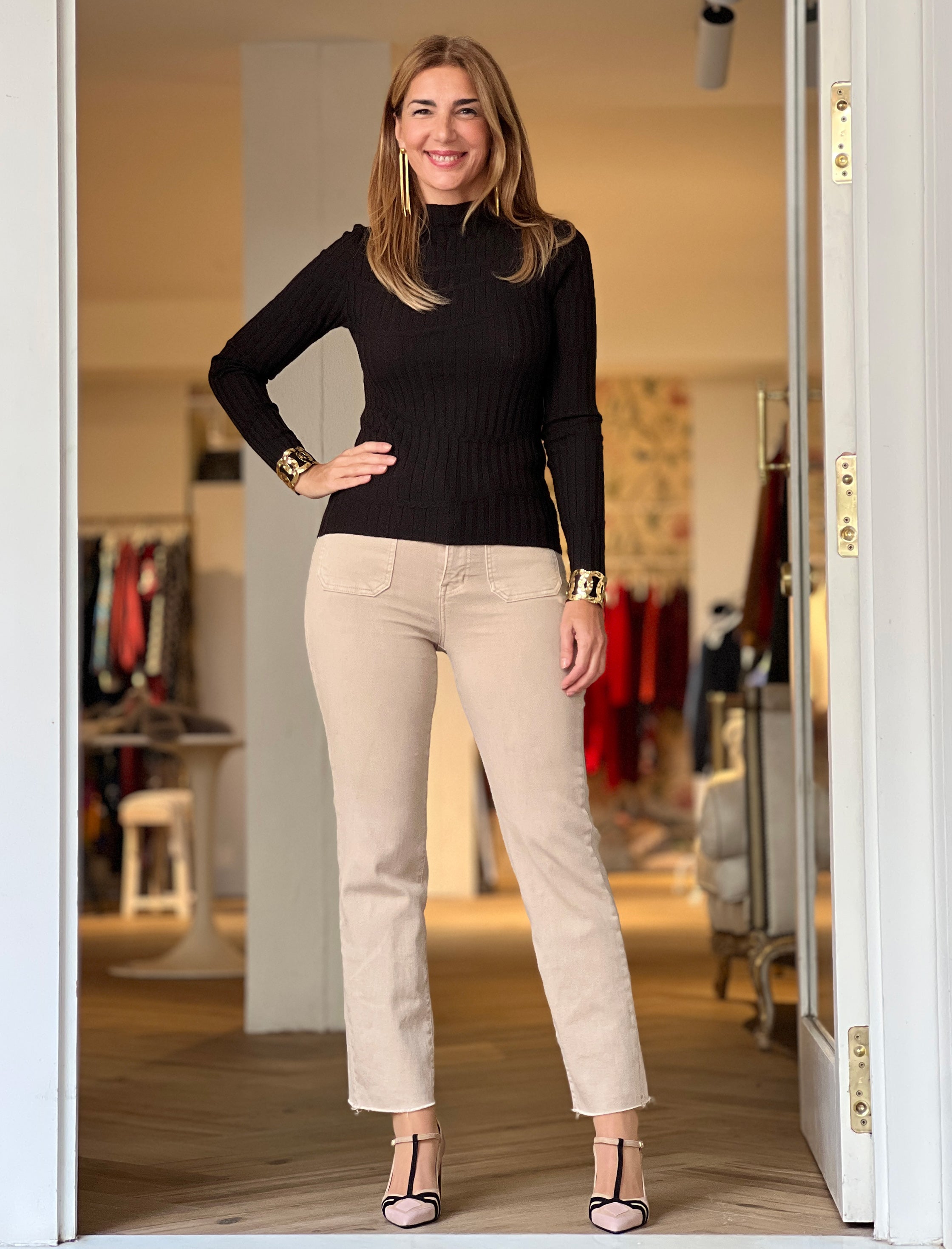 Pantalón vaquero beig bolsillos