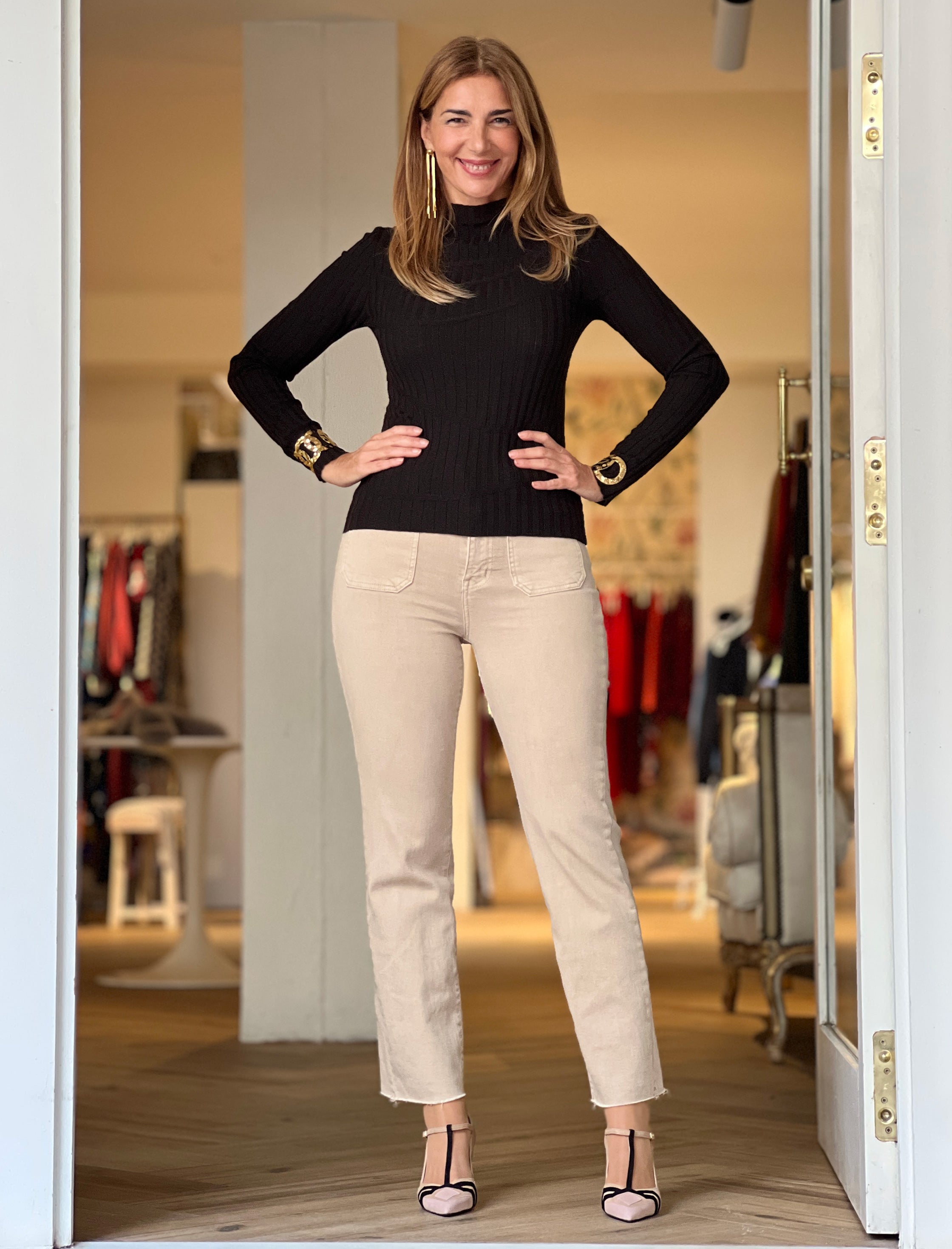 Pantalón vaquero beig bolsillos