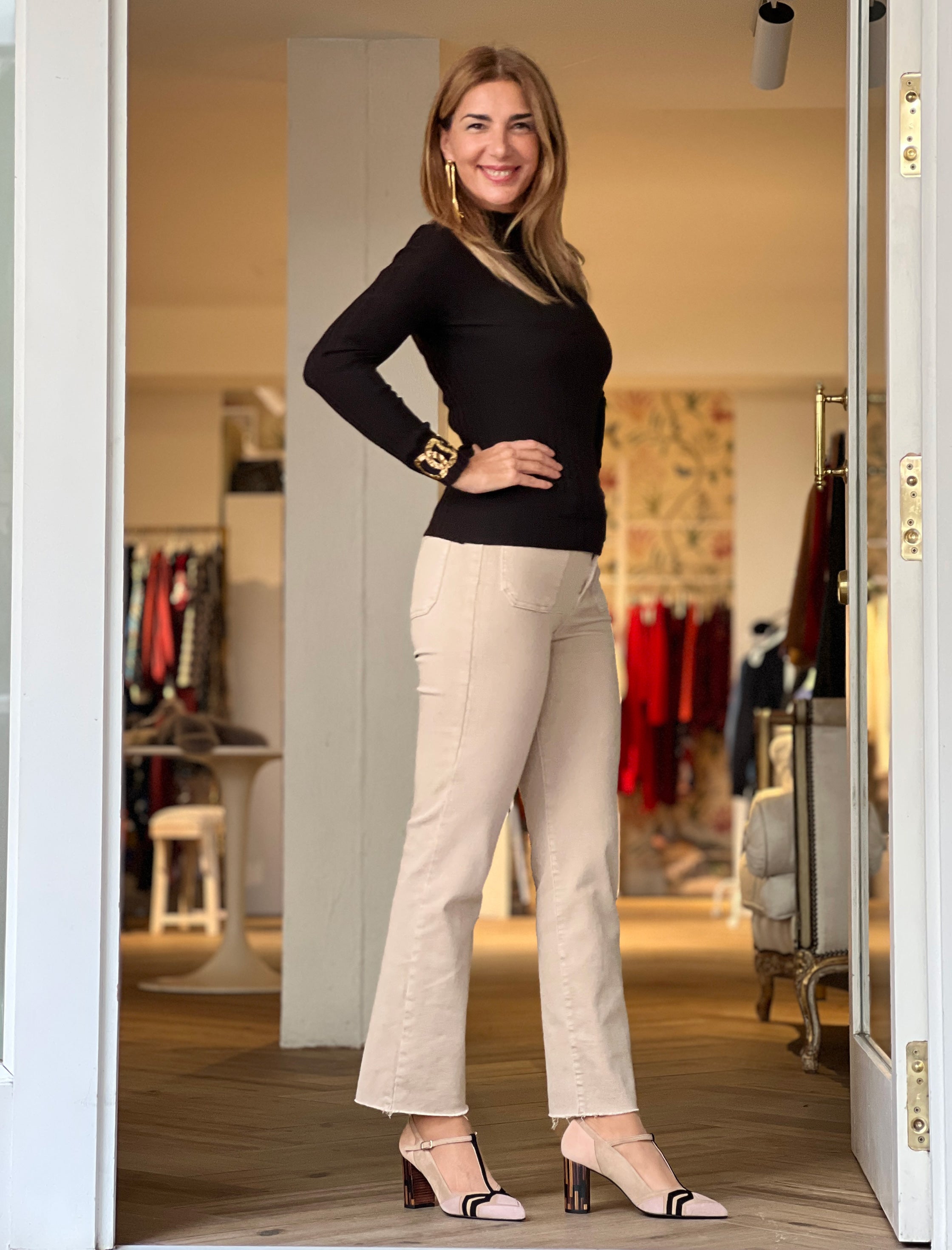 Pantalón vaquero beig bolsillos