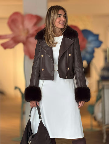 Chic brown jacket with fur collar