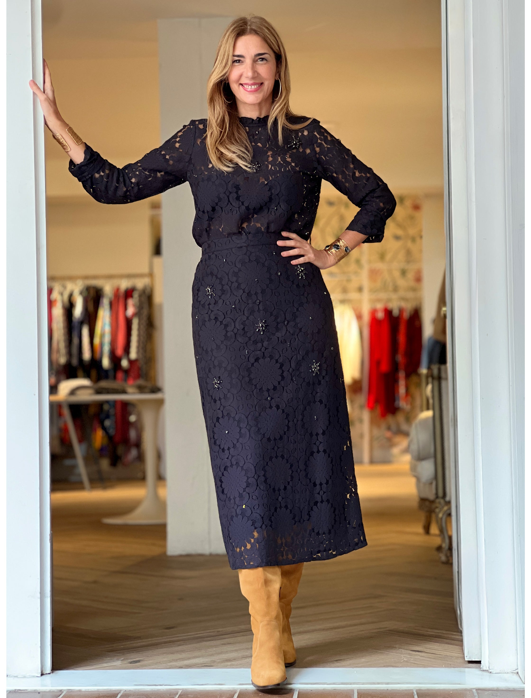 Total look camisa y falda de encaje artesanal