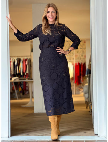 Total look camisa y falda de encaje artesanal