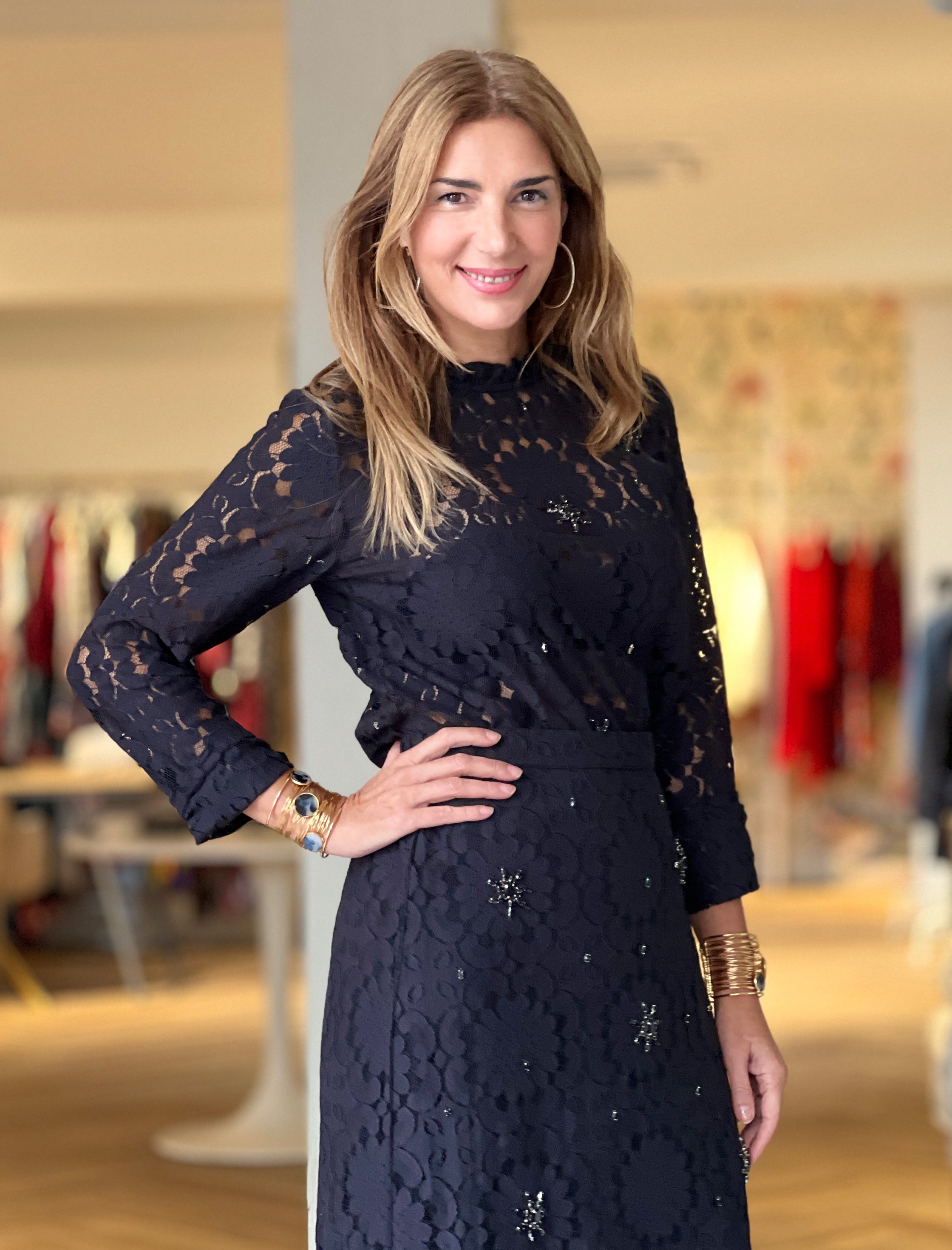 Total look camisa y falda de encaje artesanal