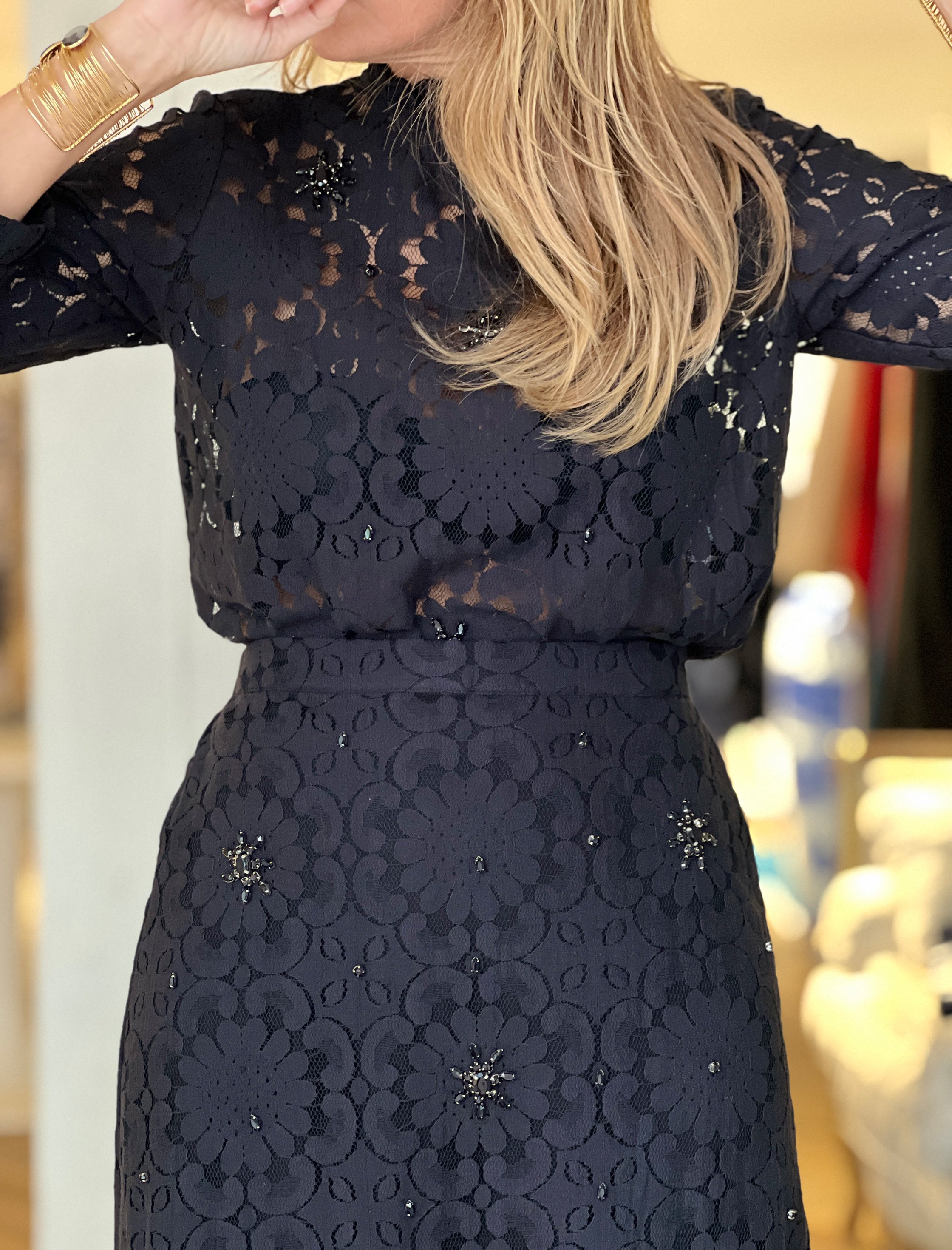 Total look camisa y falda de encaje artesanal