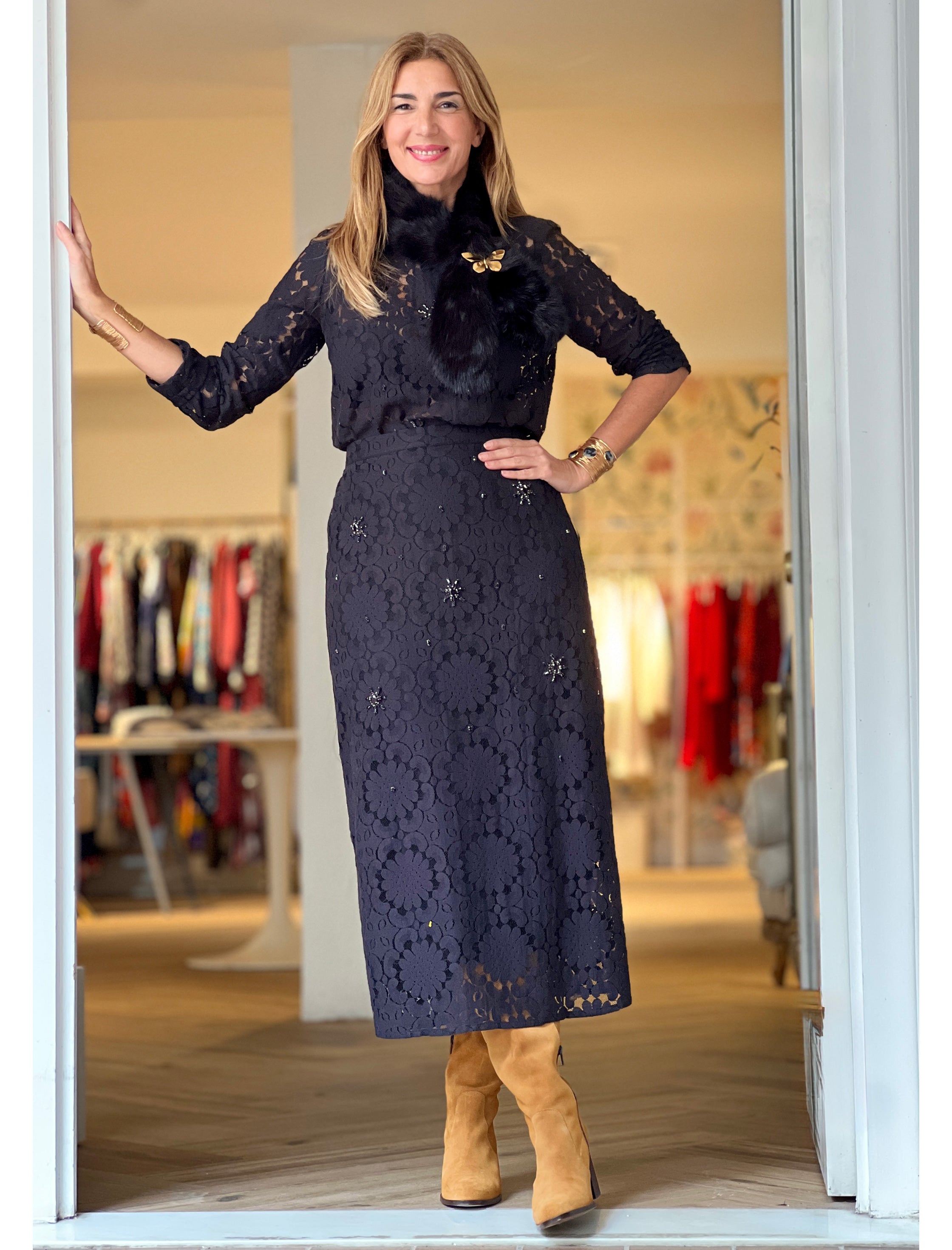 Total look camisa y falda de encaje artesanal