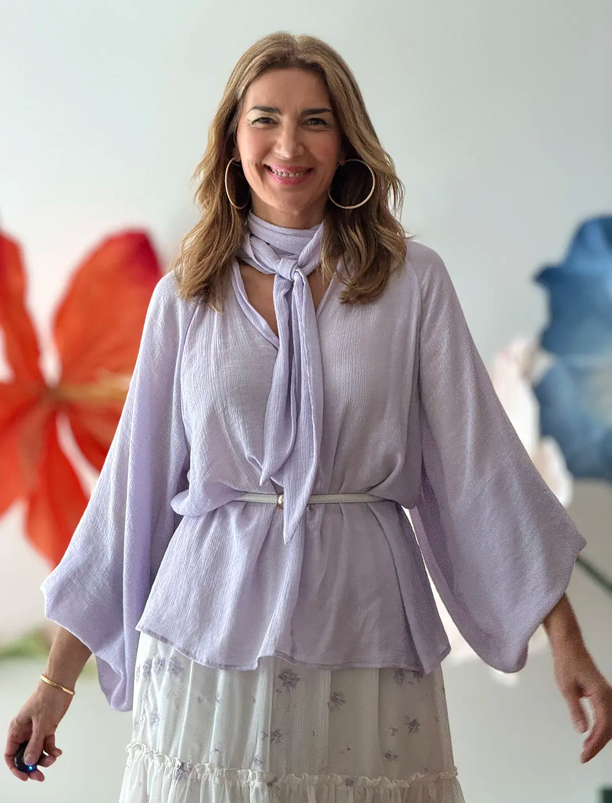 Camisa lila con lazada ideal