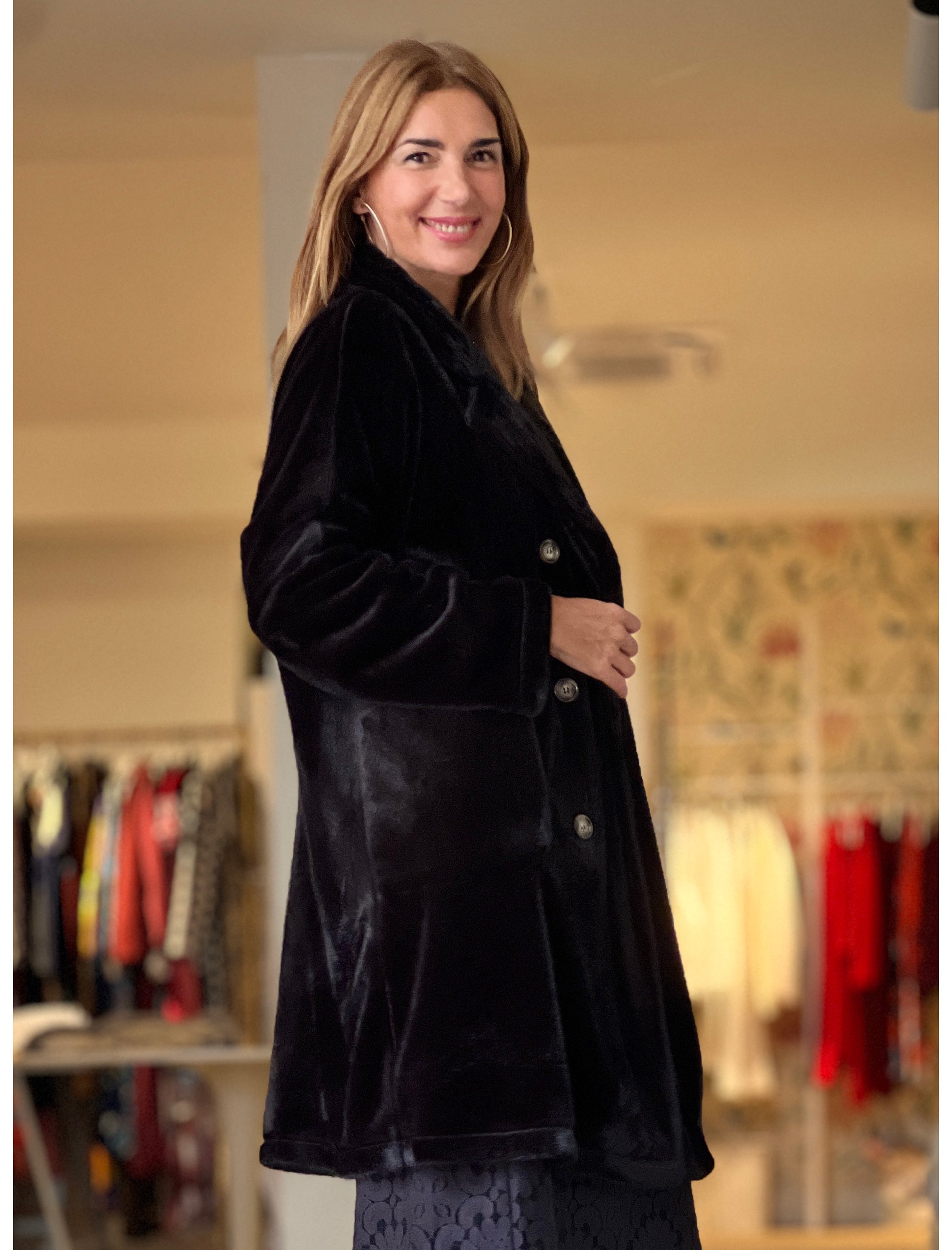 Abrigo de pelo suave negro