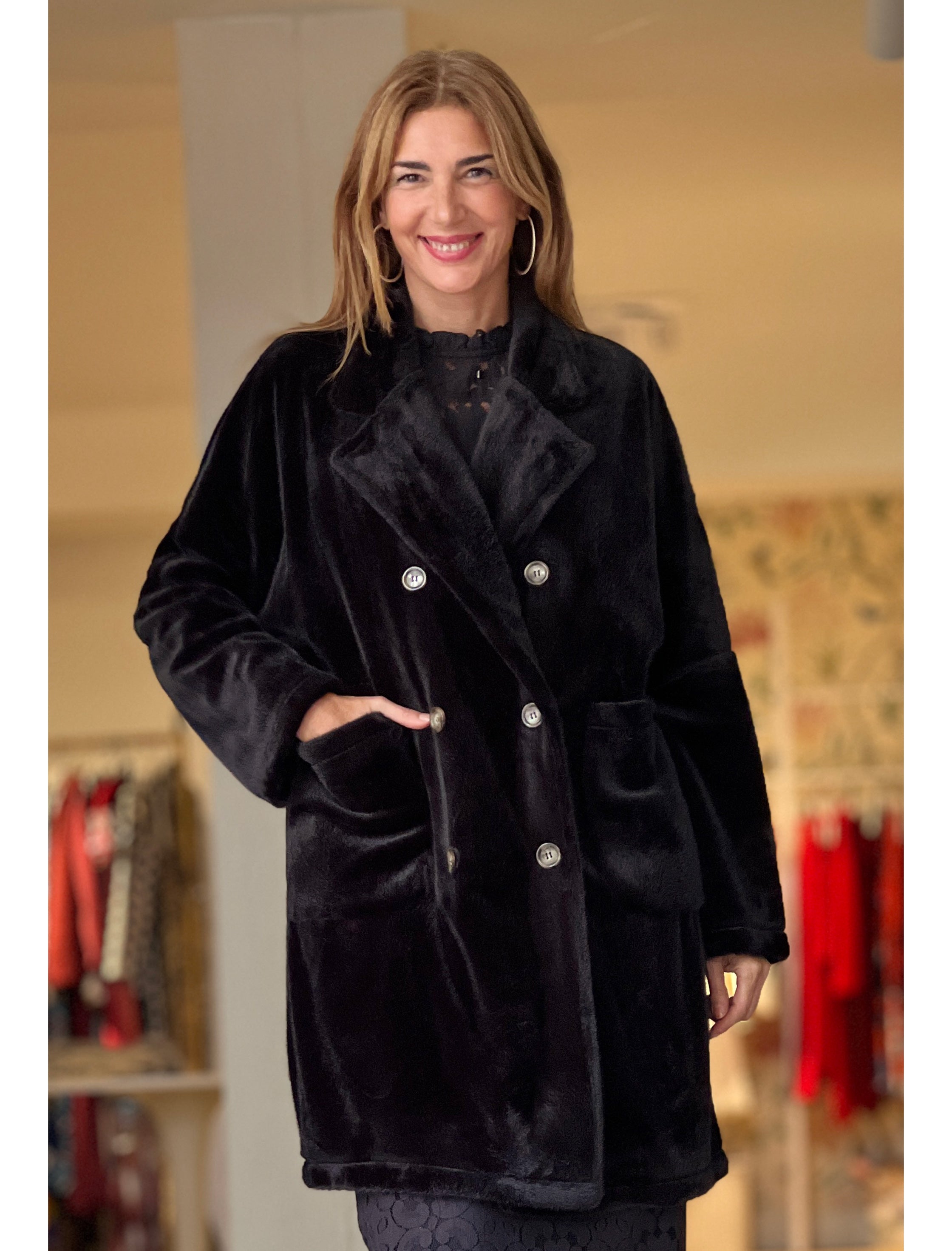 Abrigo de pelo suave negro