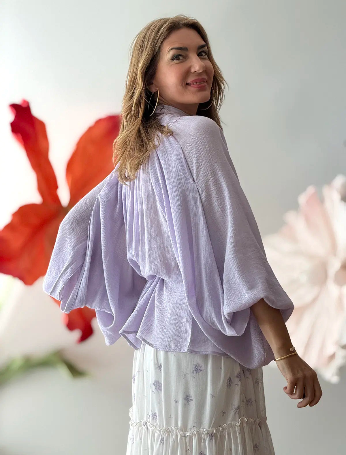 Camisa lila con lazada ideal