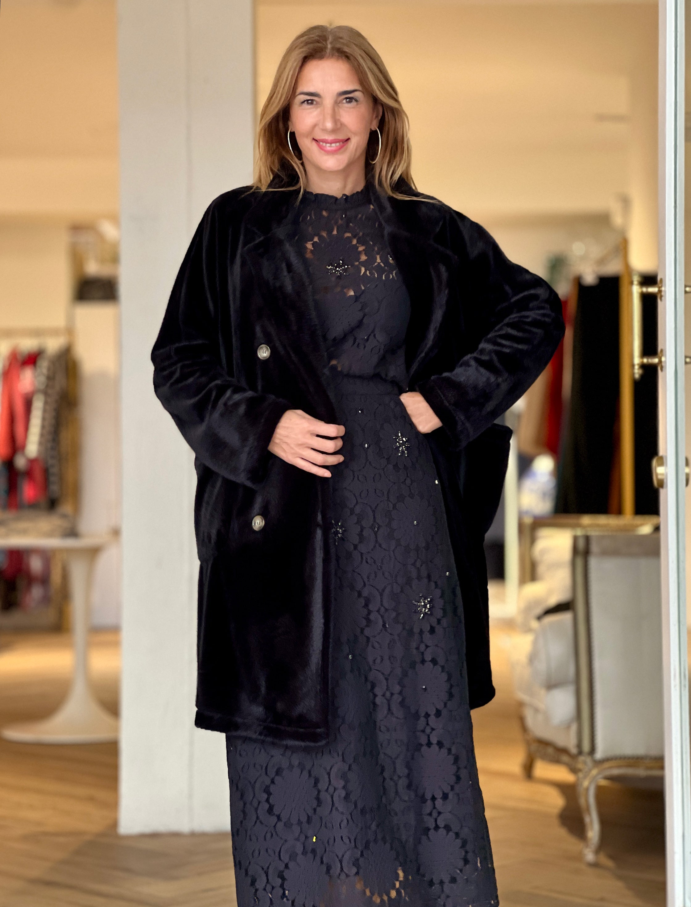 Abrigo de pelo suave negro