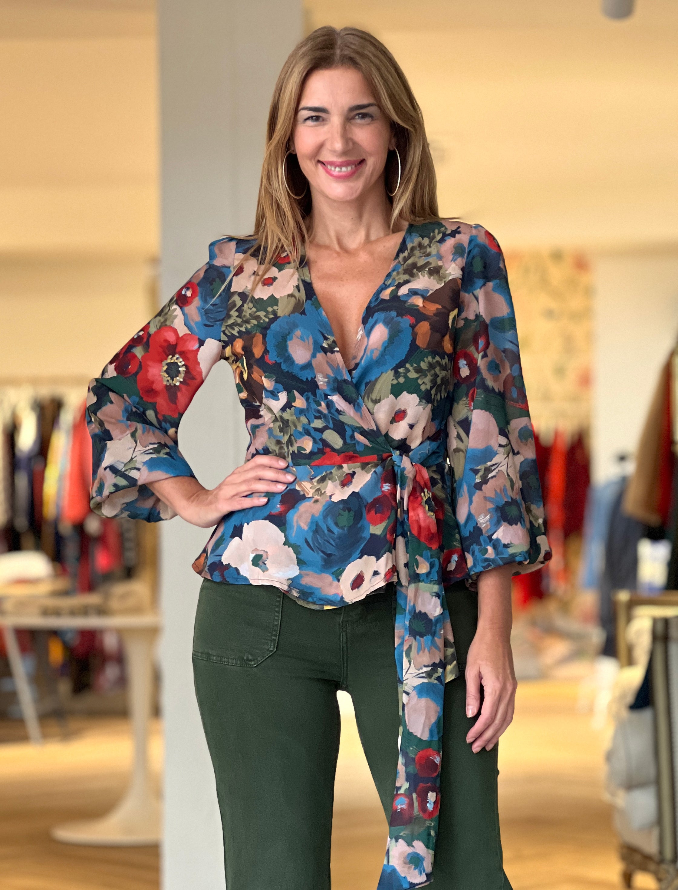 Camisa cruzada fluida flores