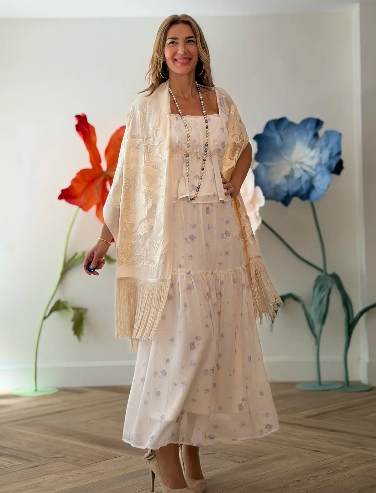 WONDERFUL Ecru EMBROIDERED SHAWL 