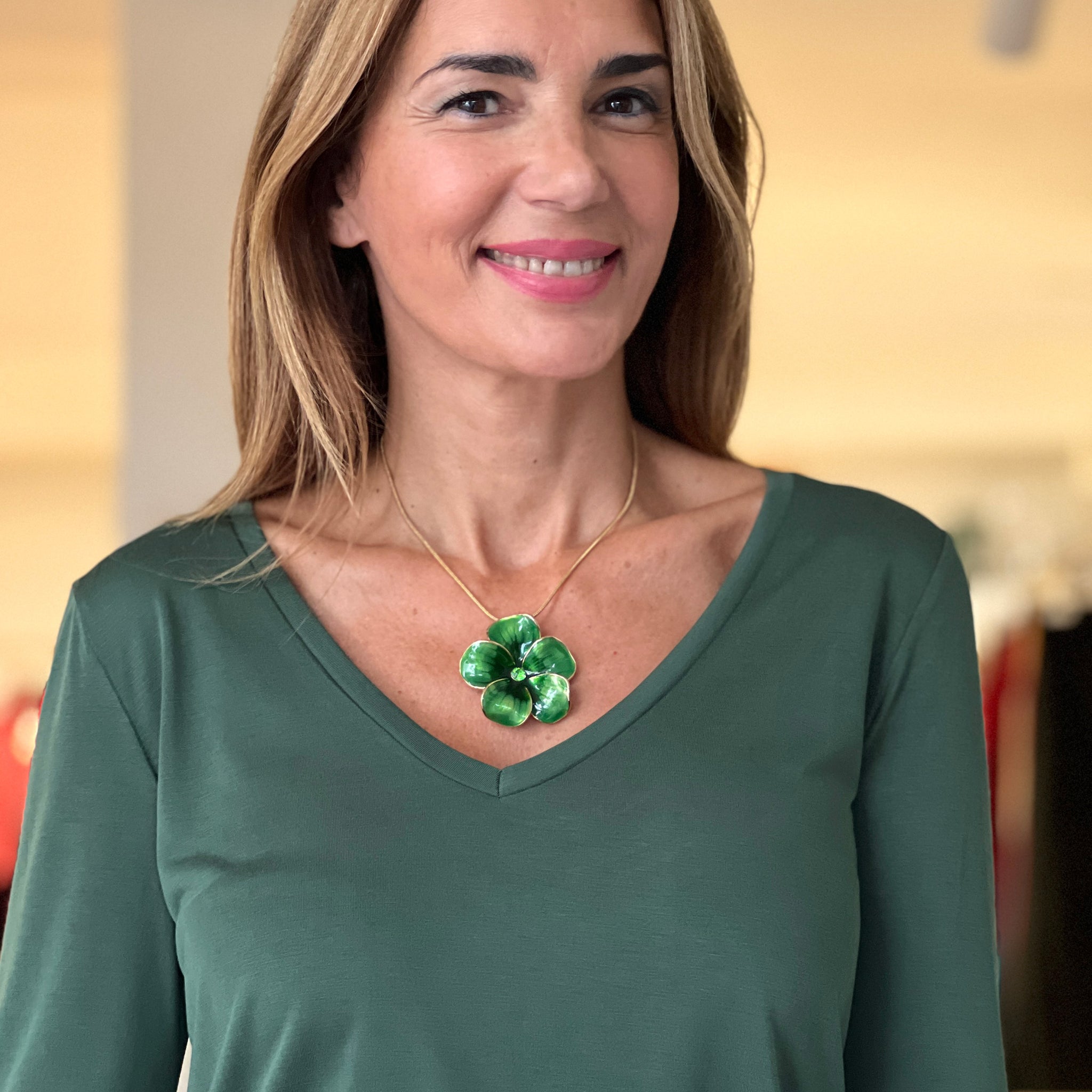 Collar flor verde