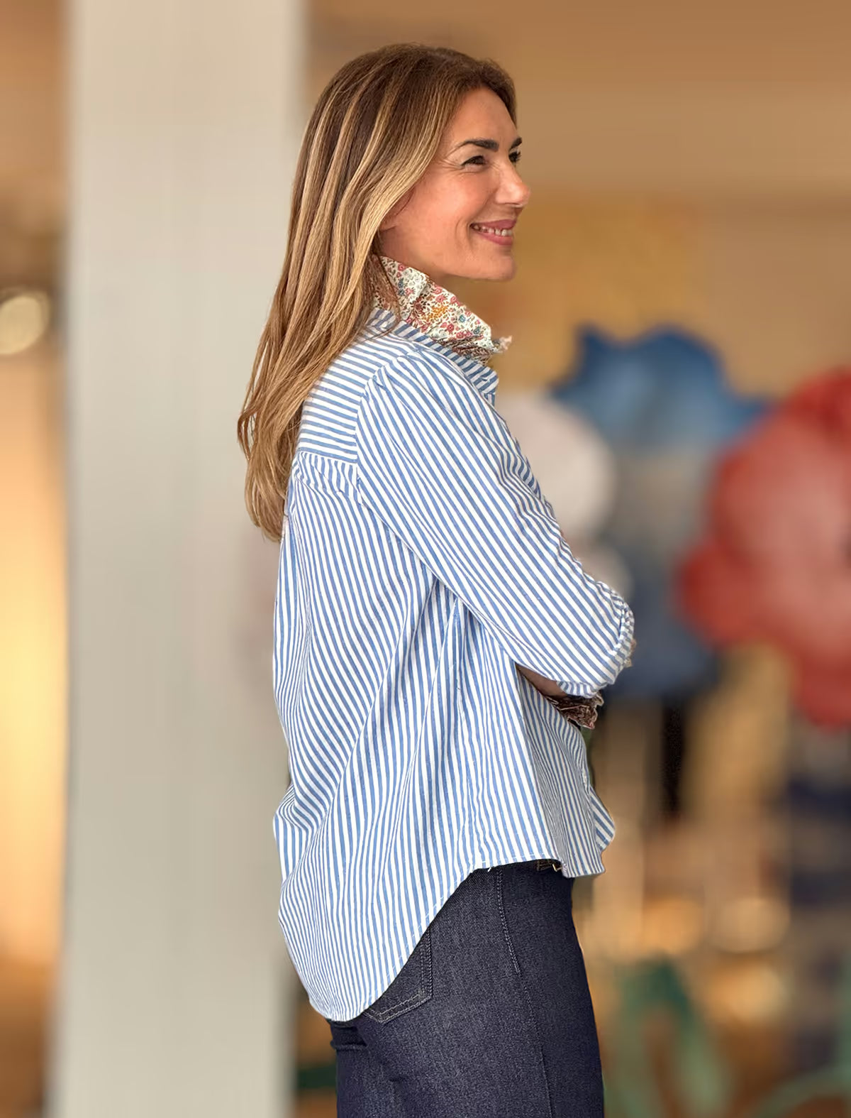 Camisa de rayas y flores