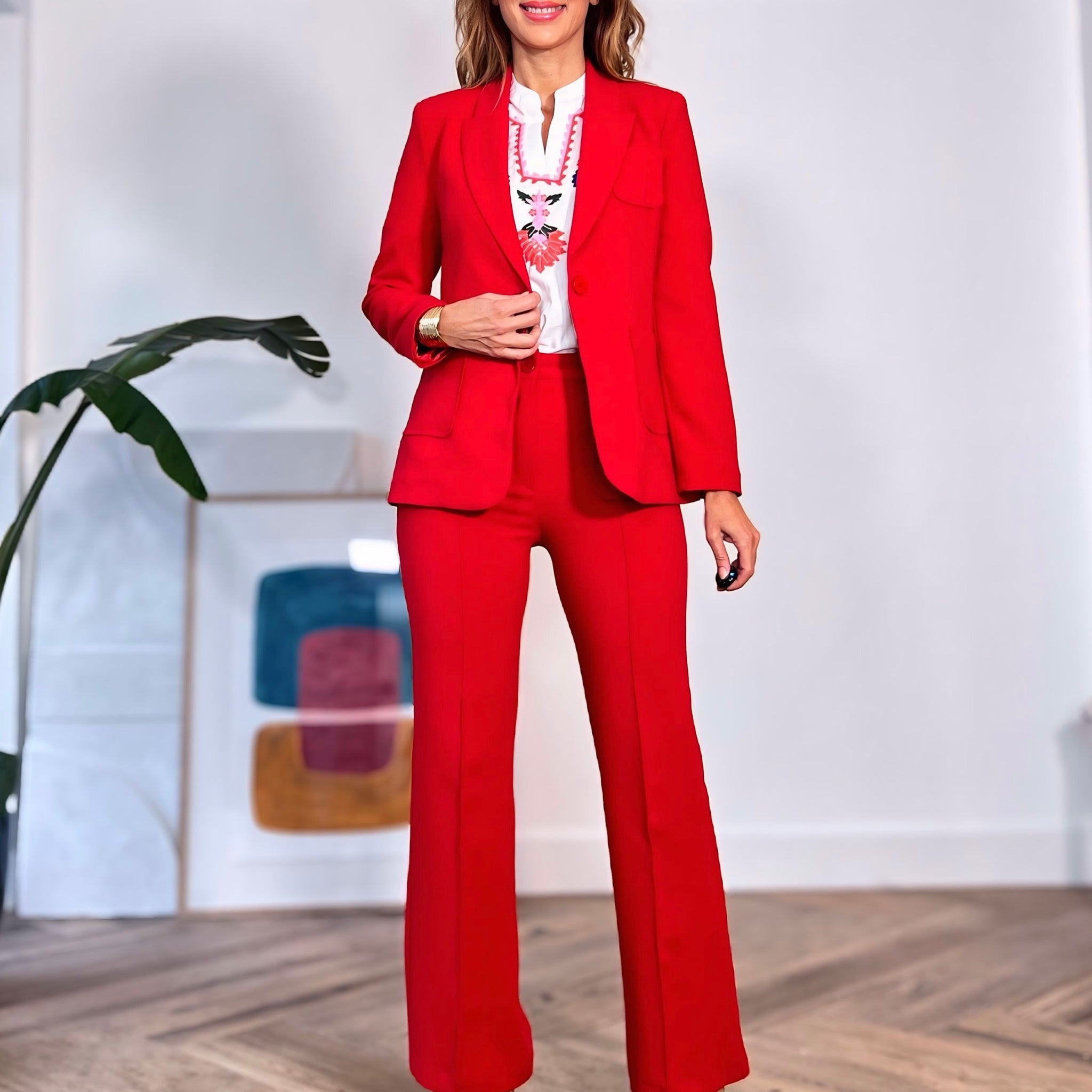 Total look pantalón ideal de bolsillos y chaqueta slim chic roja