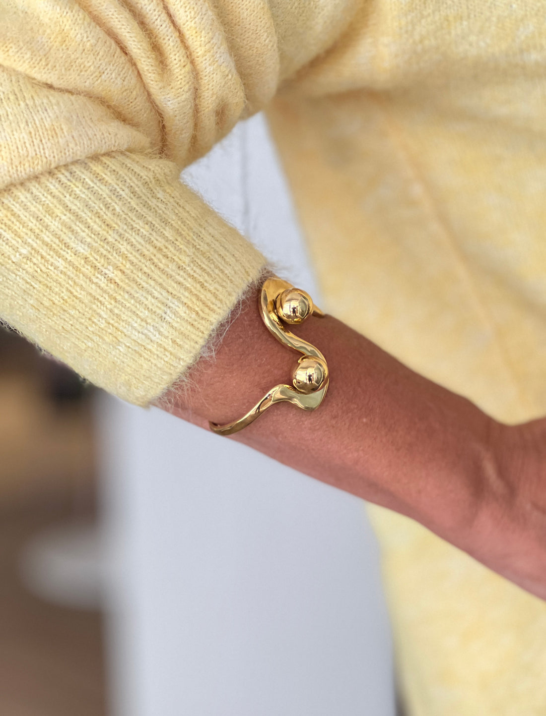 Brazalete curvas chic