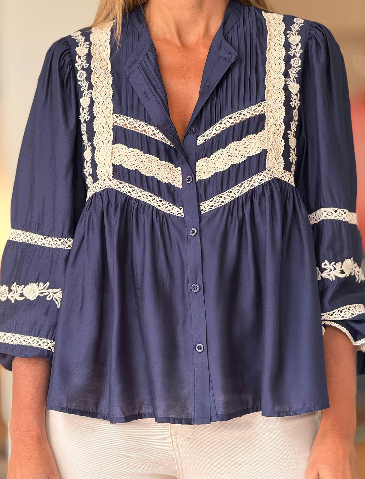 Camisa azul encajes ideales