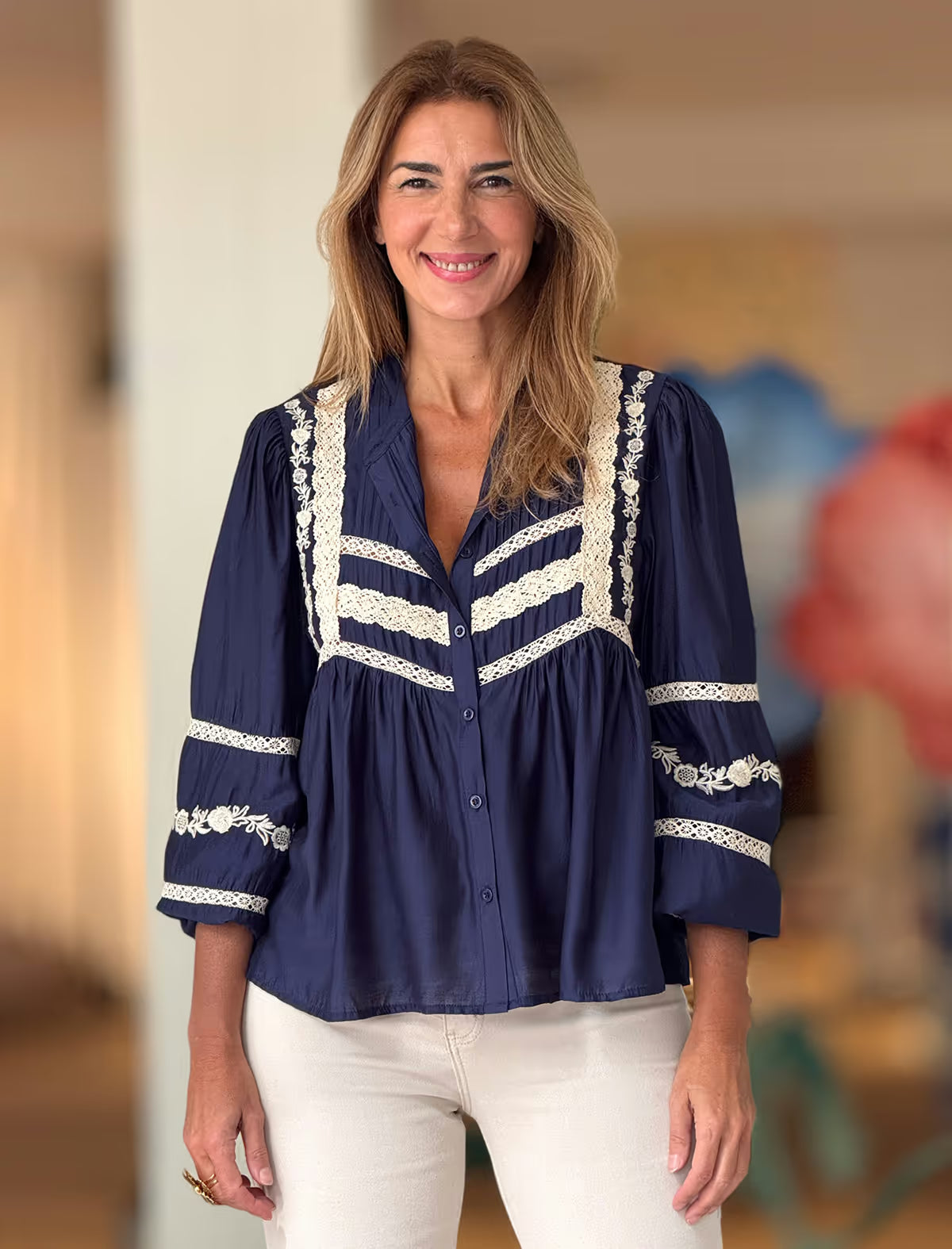 Camisa azul encajes ideales
