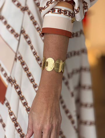 Brazalete dorado curves chic