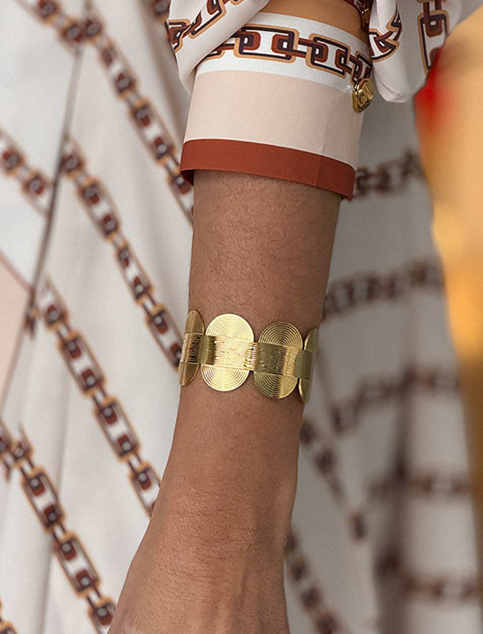 Brazalete dorado curves chic