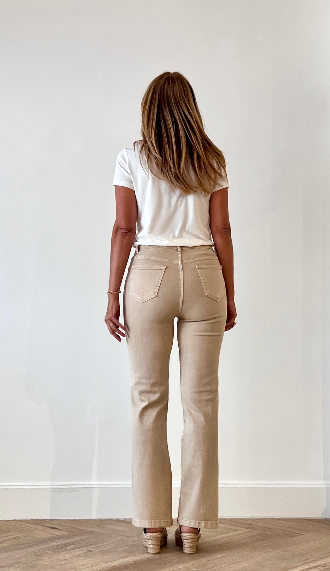 Pantalón vaquero bolsillos chic arena