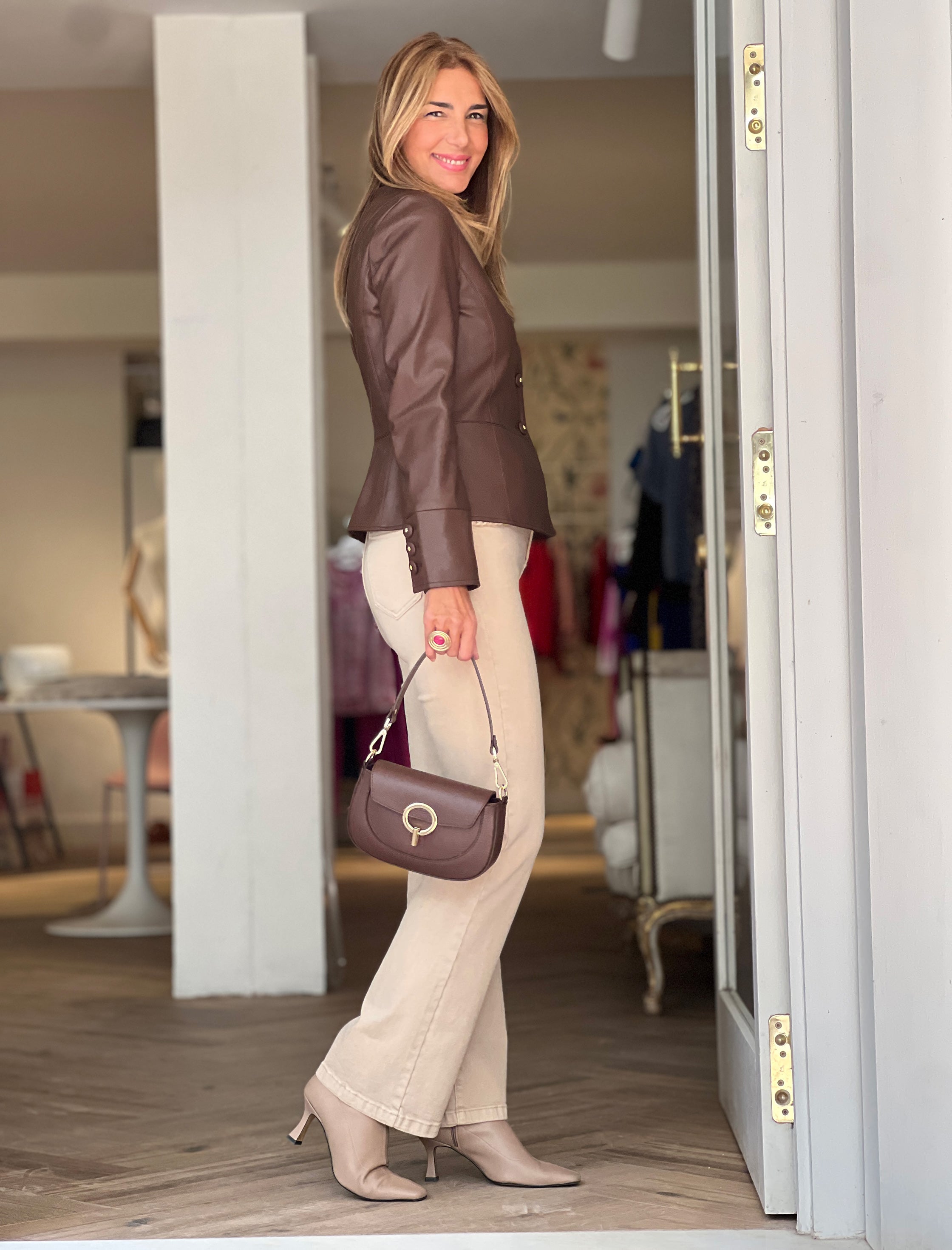 Chaqueta muy chic choco