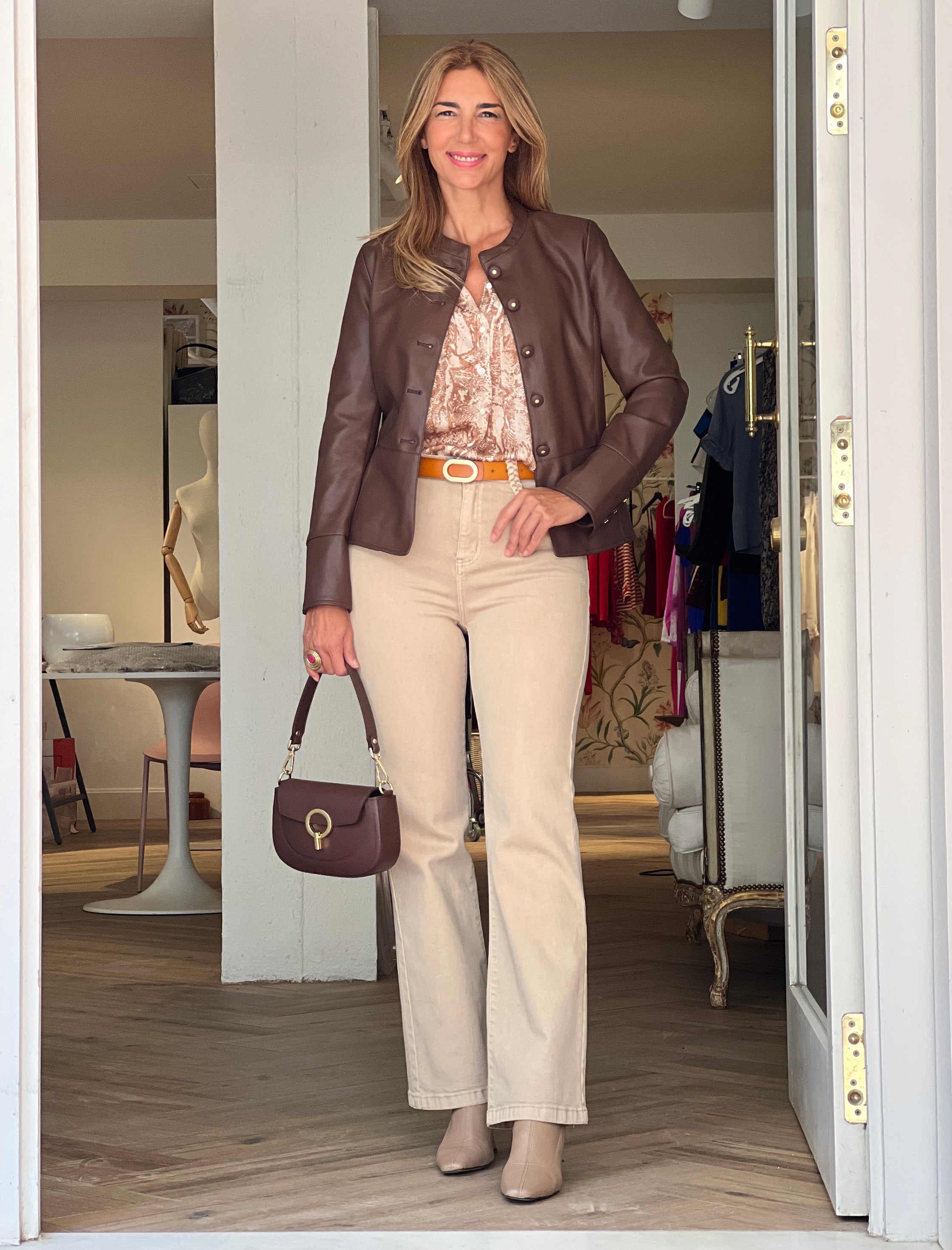 Pantalón vaquero bolsillos chic arena