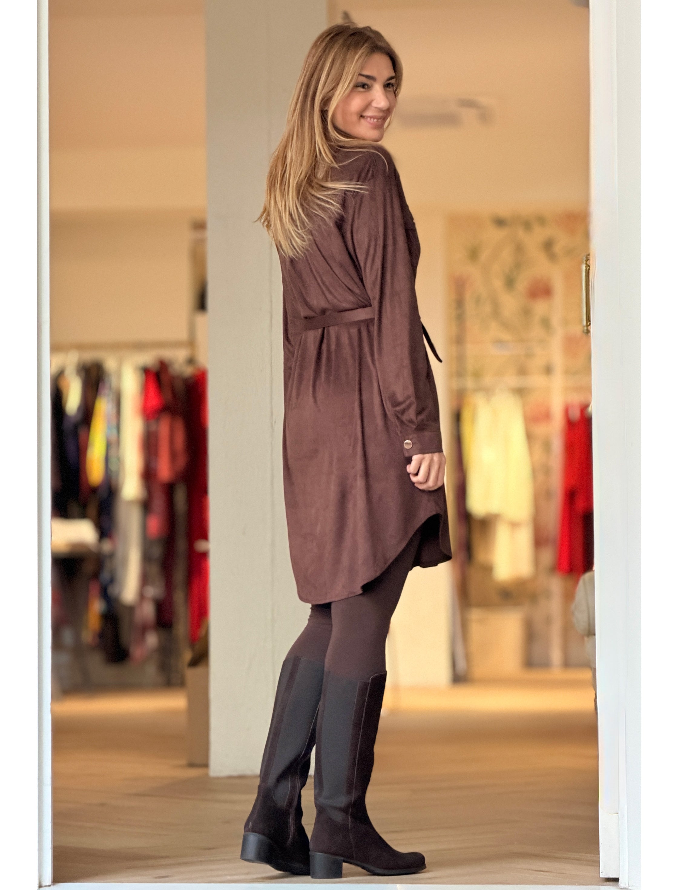 Vestido camisero corto marrón chocolate