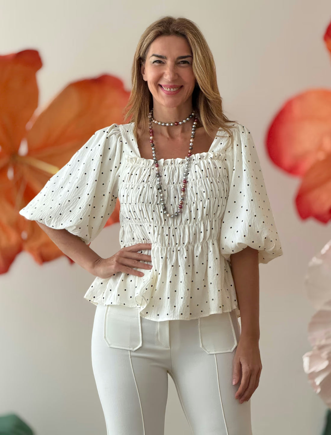 Cuerpo fluido de lunares