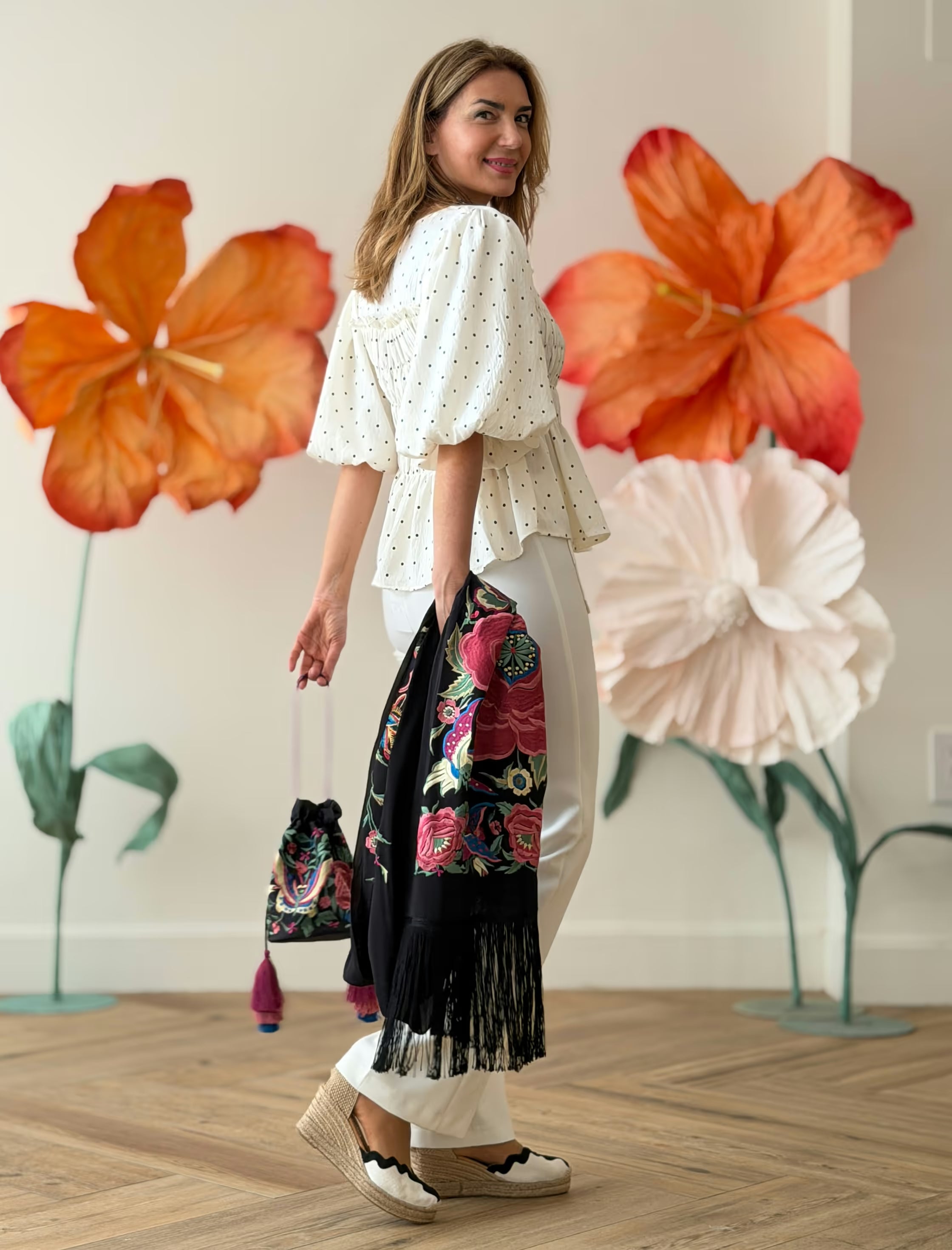 Alpargata de cuña blanca blonda chic