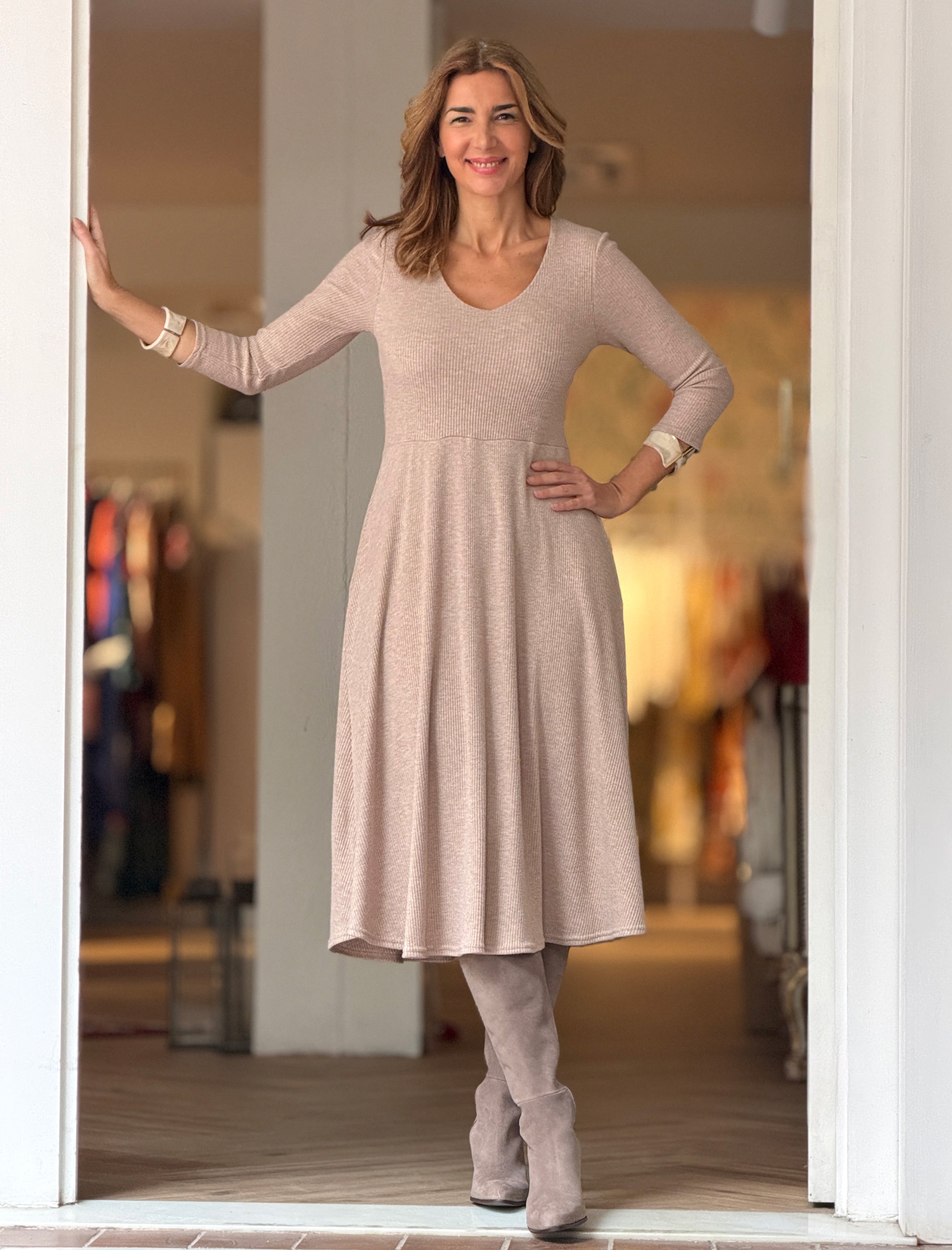 Vestido fondo de armario suave beige