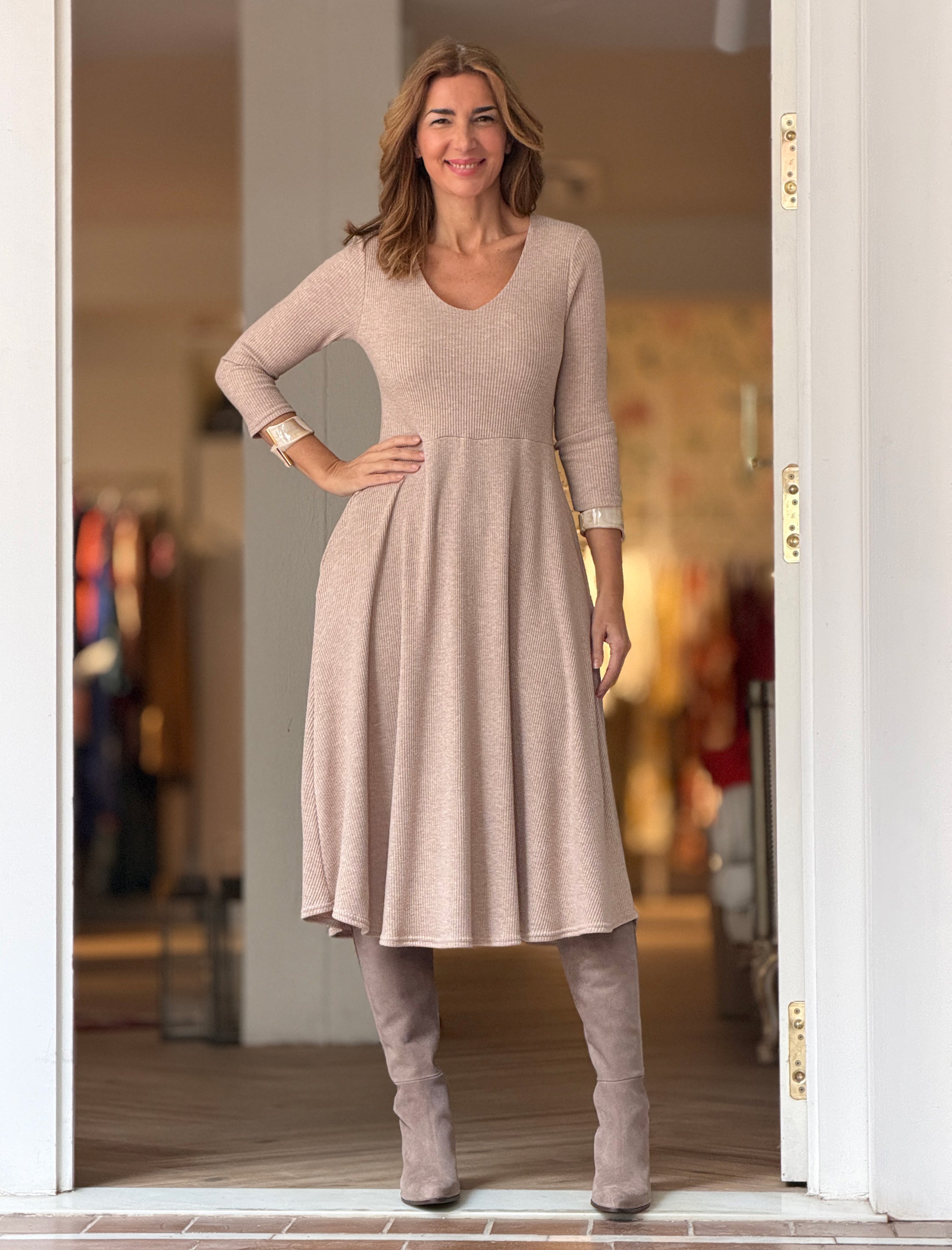 Vestido fondo de armario suave beige