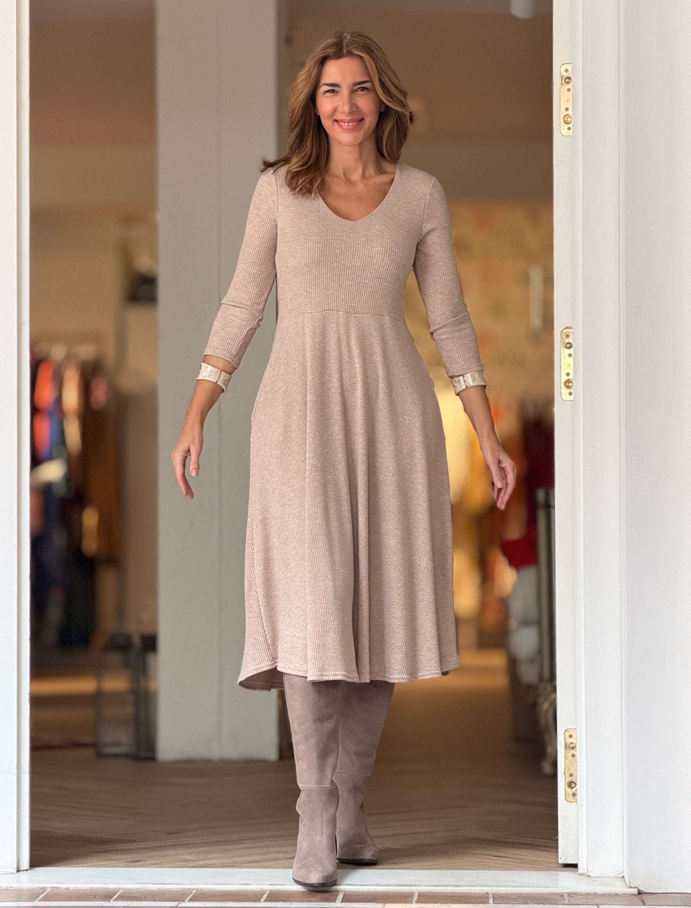 Vestido fondo de armario suave beige