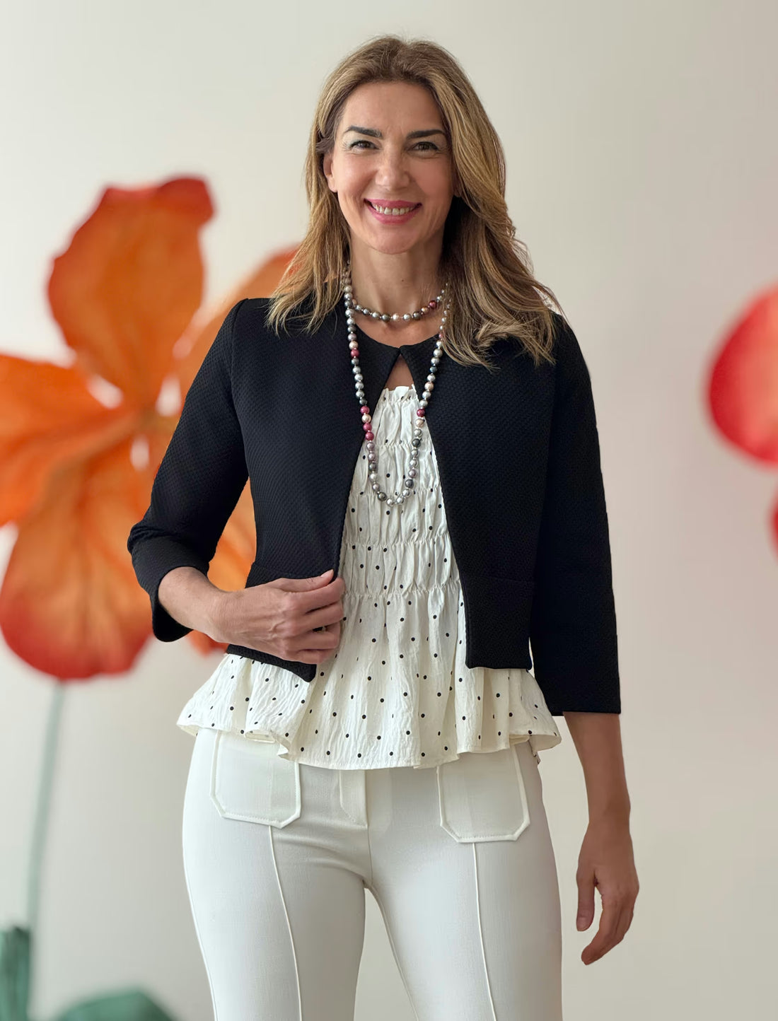 Chaqueta negra corta piqué chic