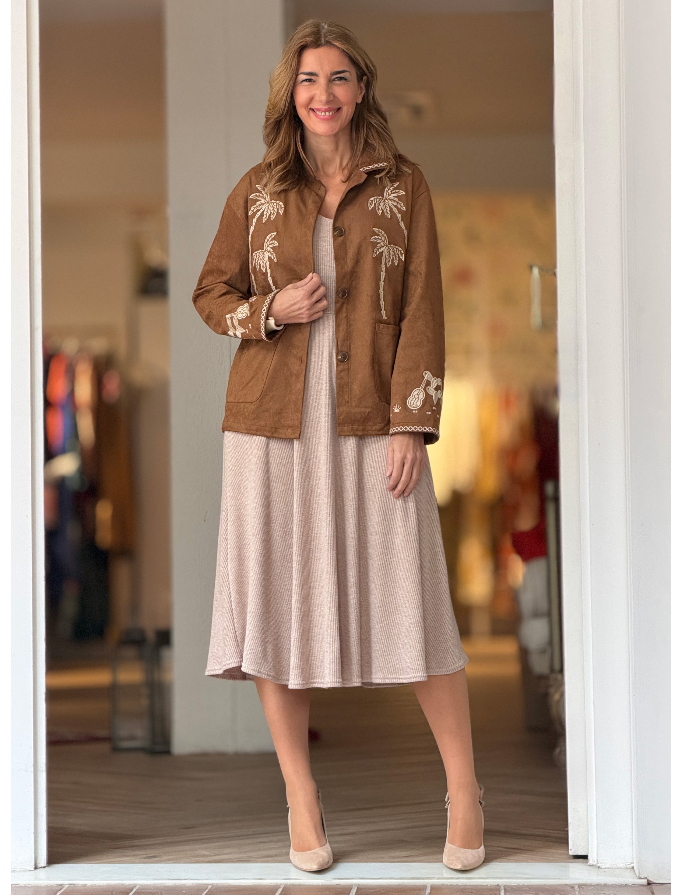 Chaqueta palmeras bordadas camel