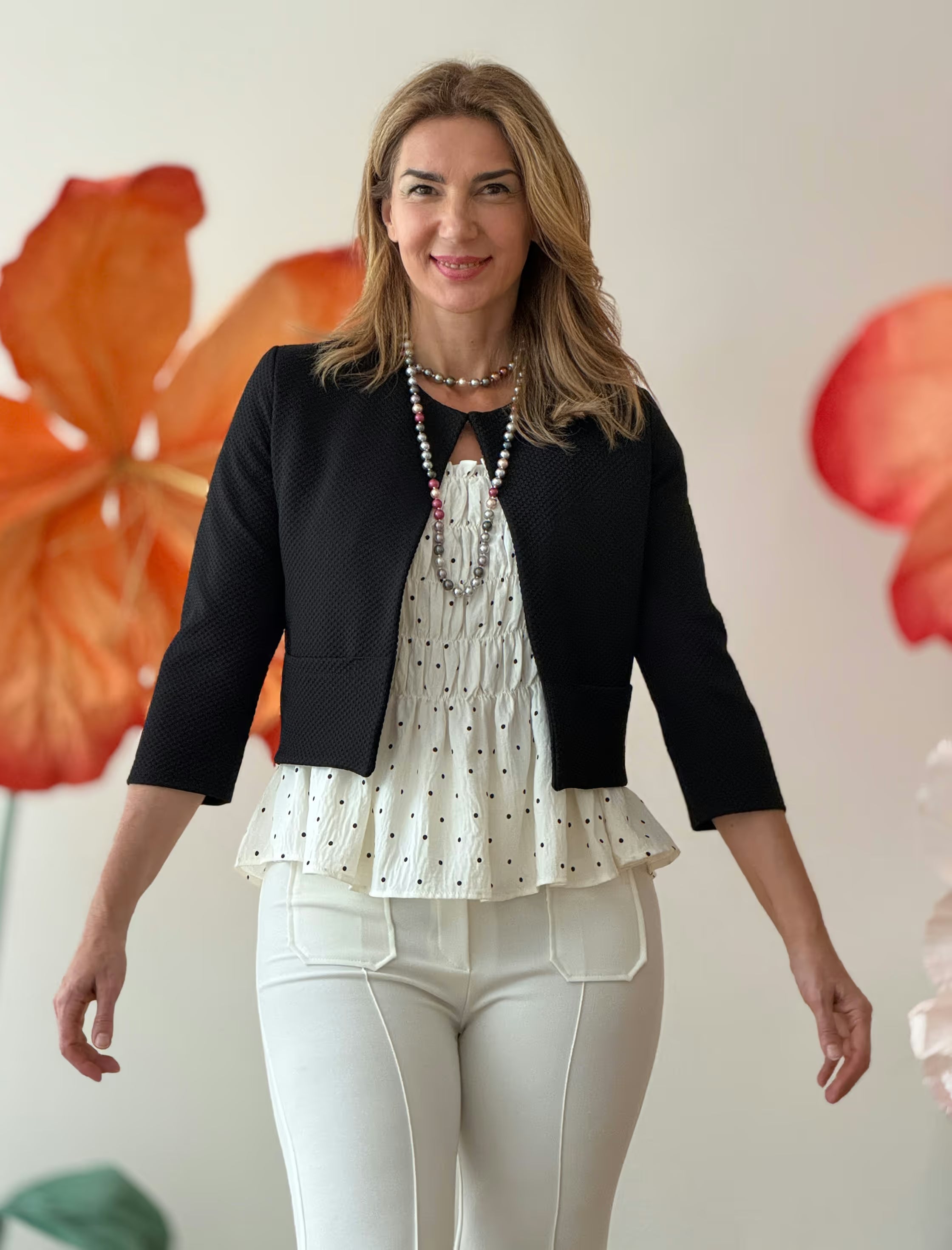 Chaqueta negra corta piqué chic