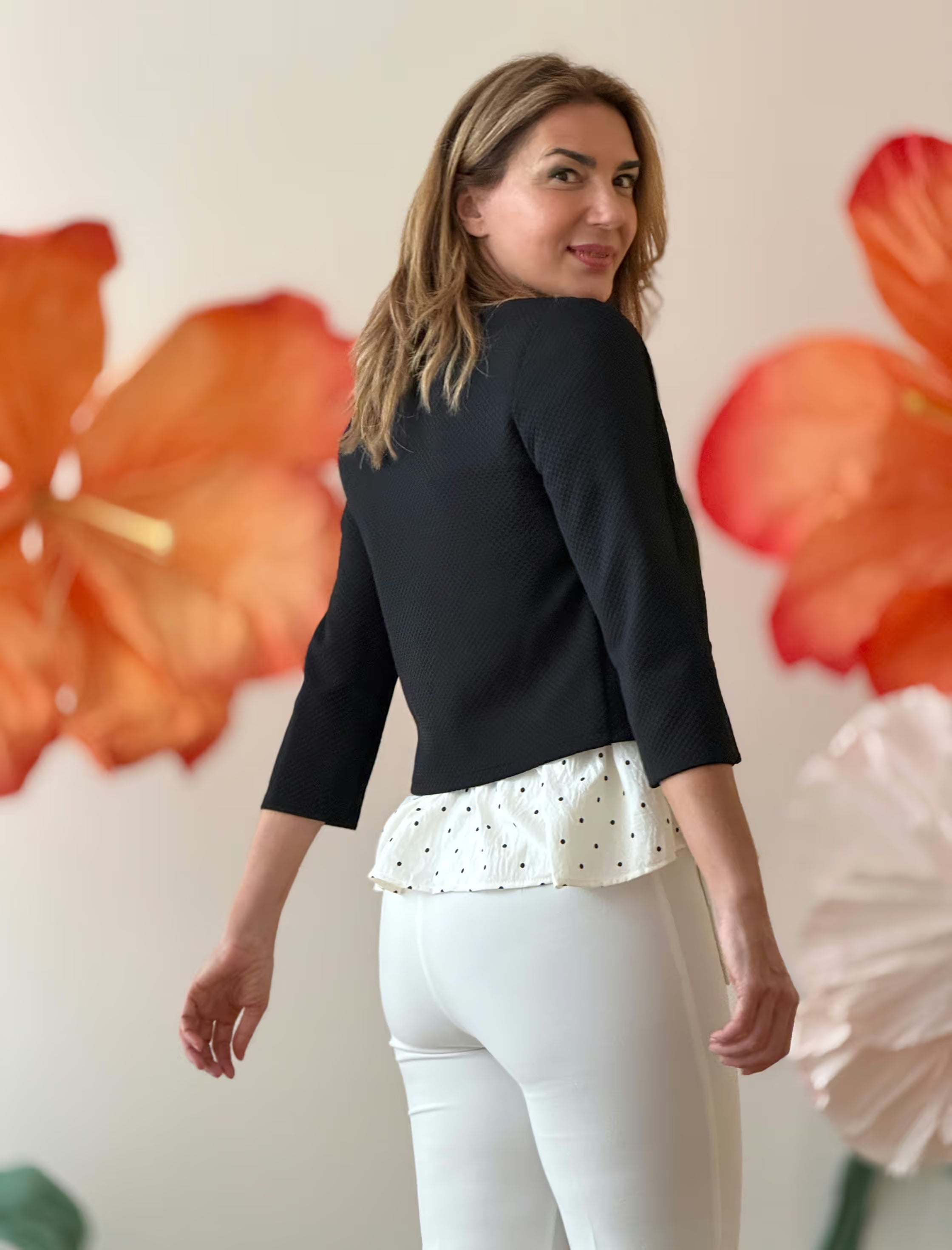 Chaqueta negra corta piqué chic