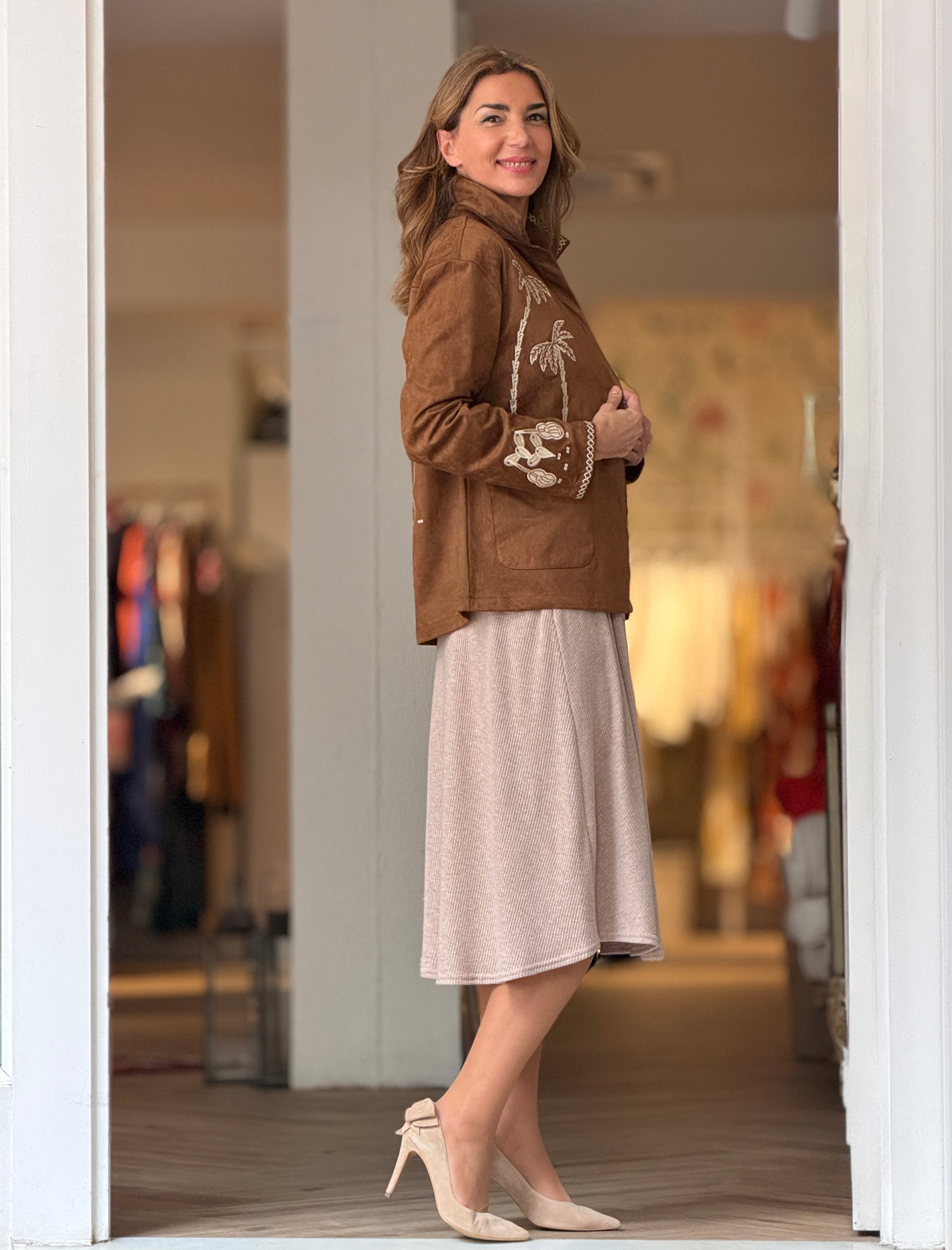 Chaqueta palmeras bordadas camel