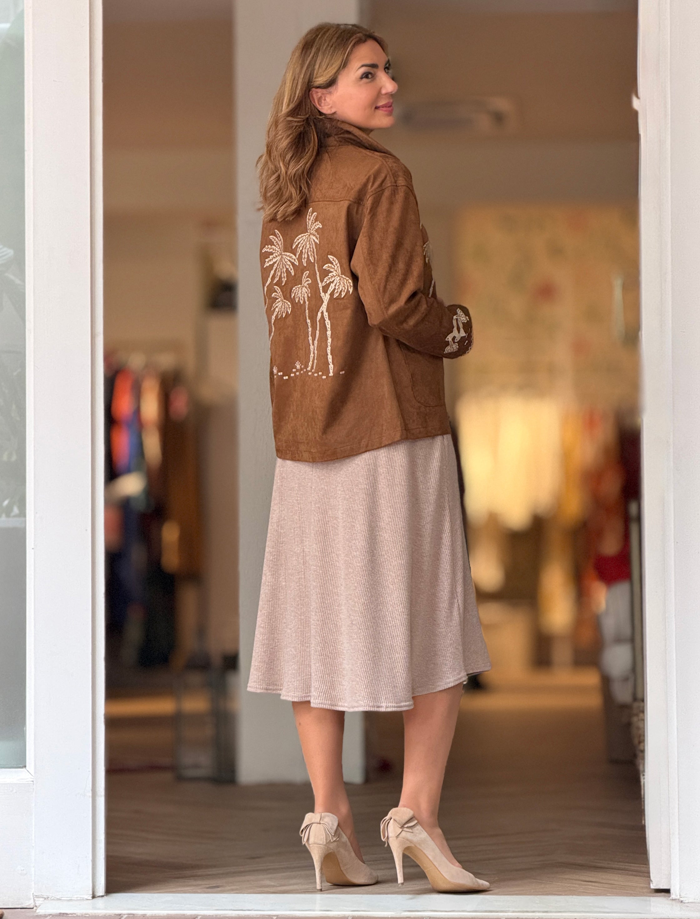 Chaqueta palmeras bordadas camel