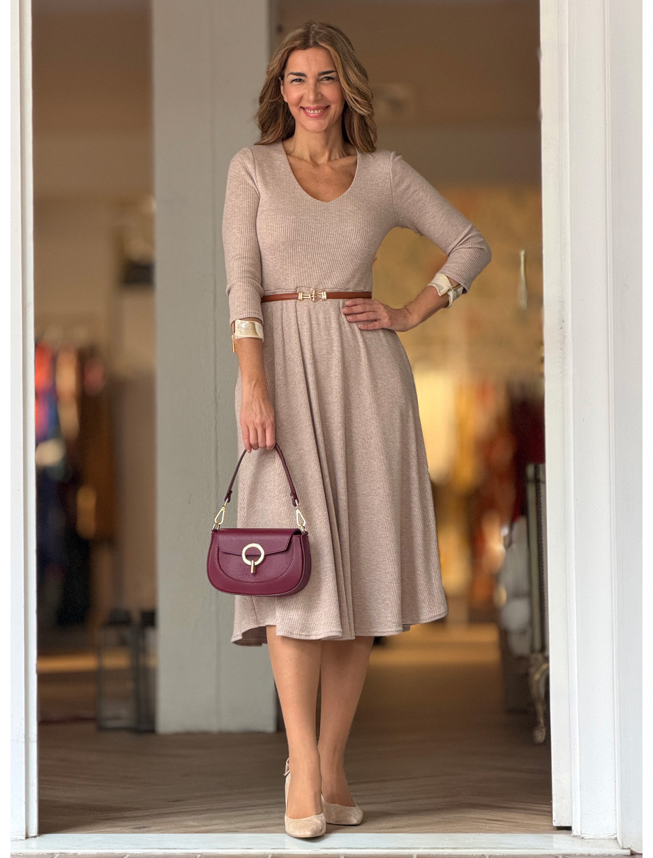 Vestido fondo de armario suave beige