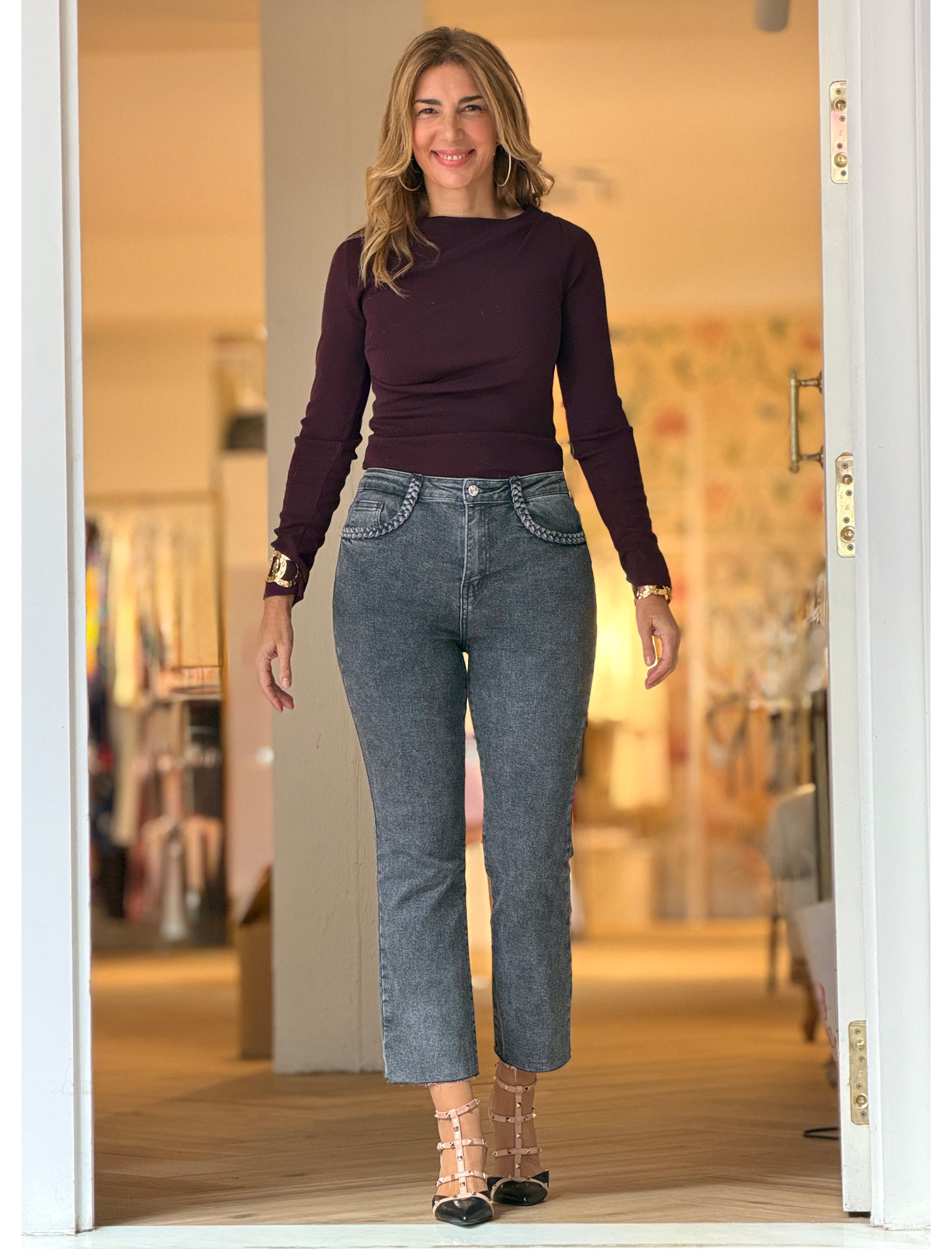 Pantalón vaquero gris bolsillos trenzados