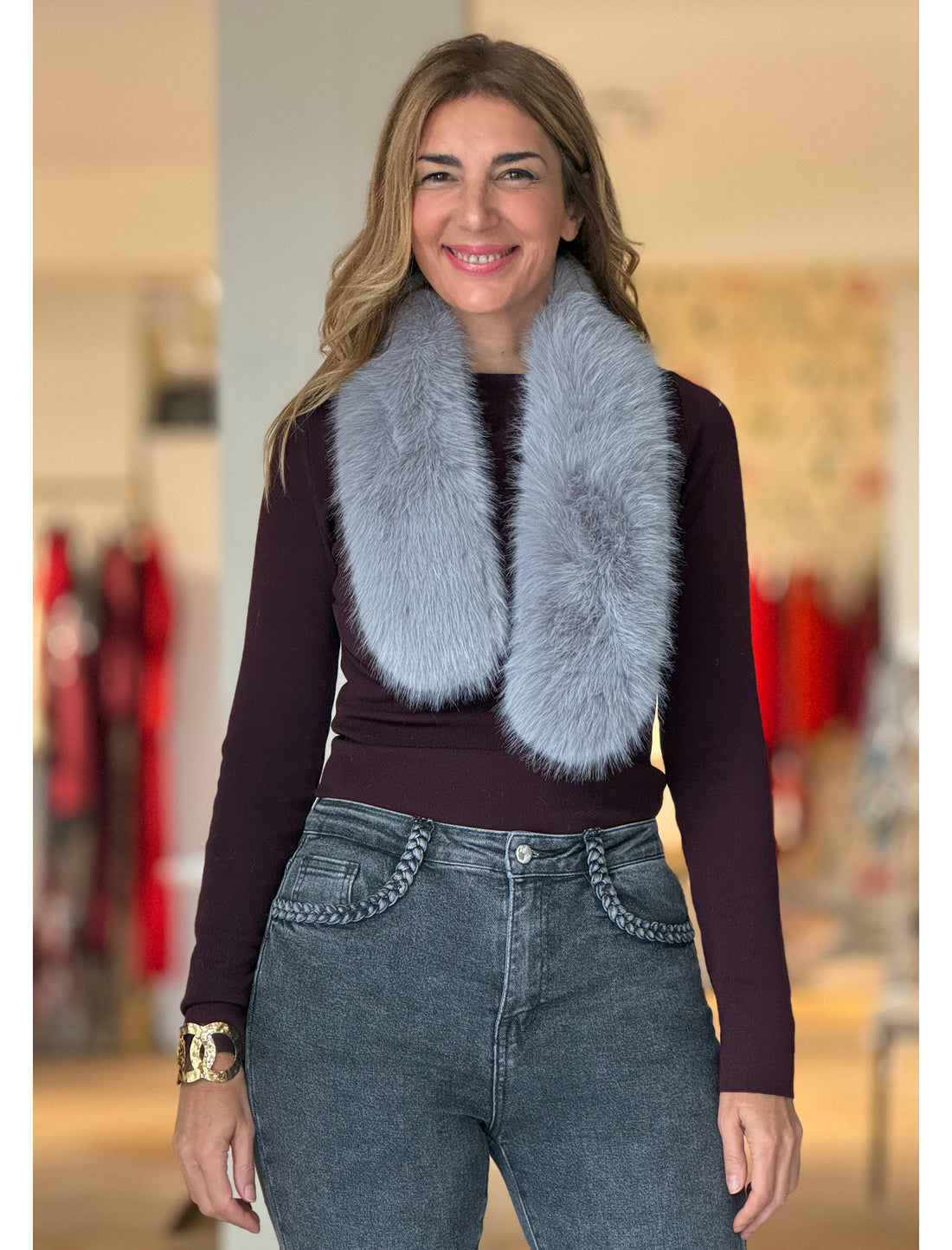 Cuello de pelo suave gris