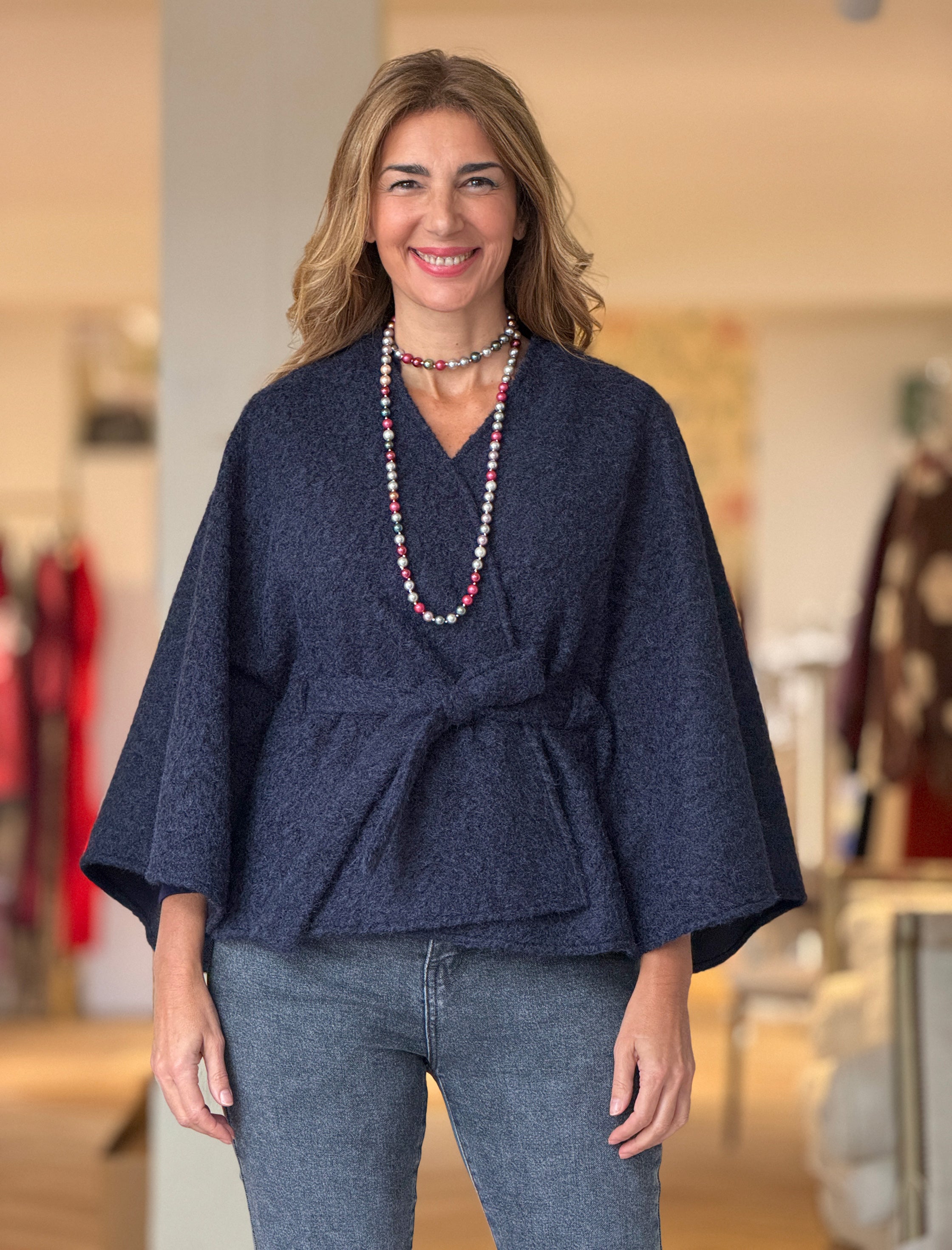 Capa con cinturón suave marino