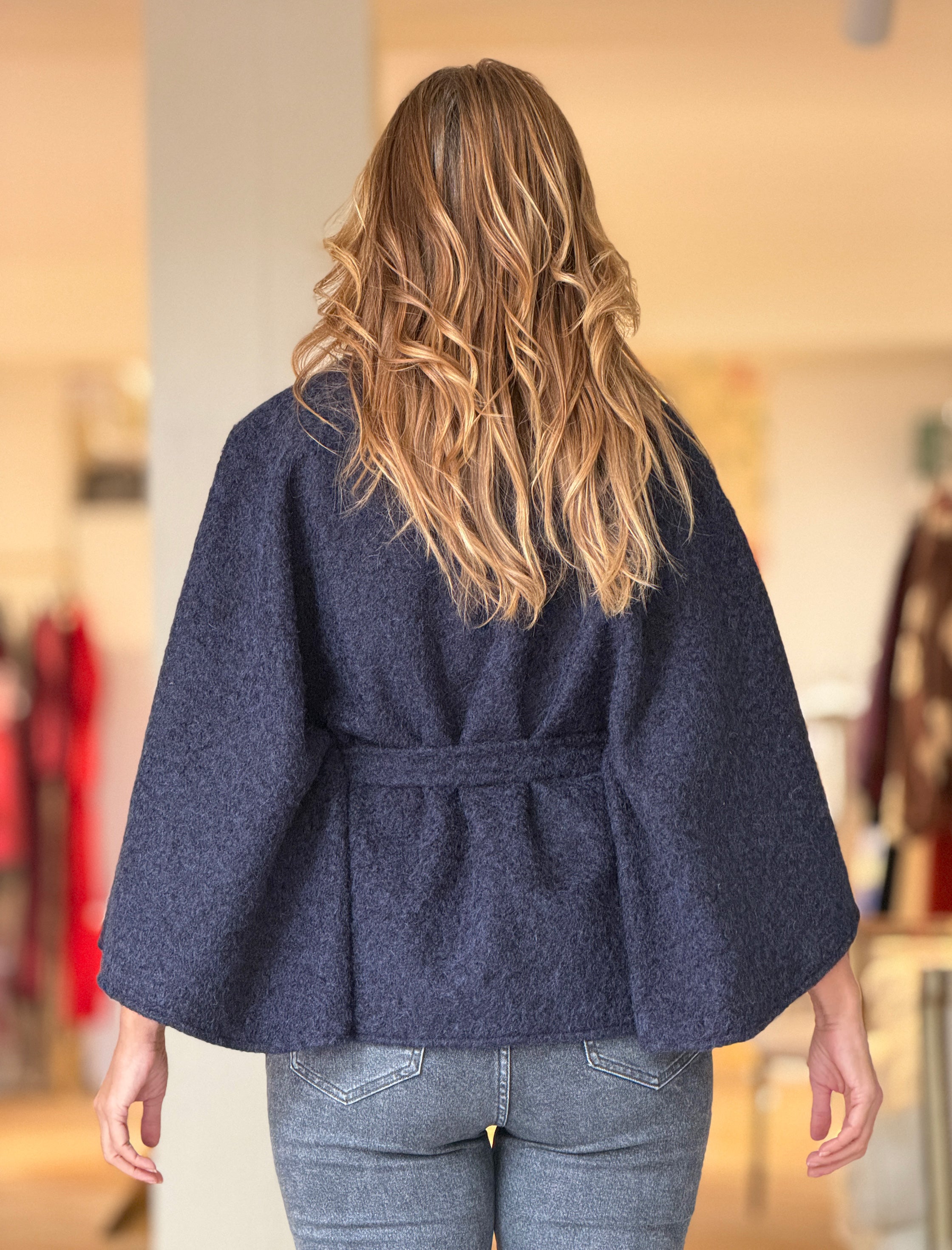 Capa con cinturón suave marino