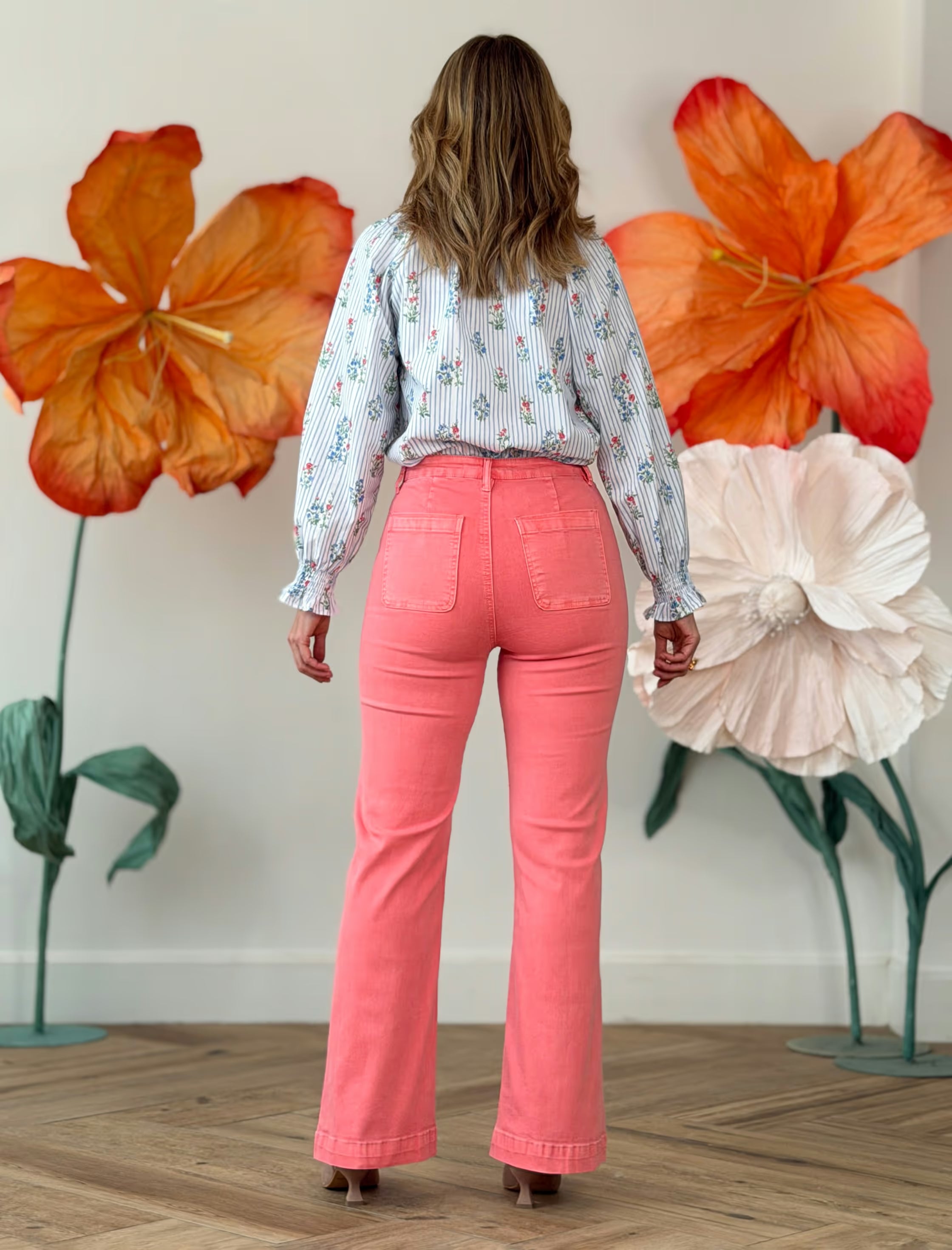 Pantalón coral flare bolsillos