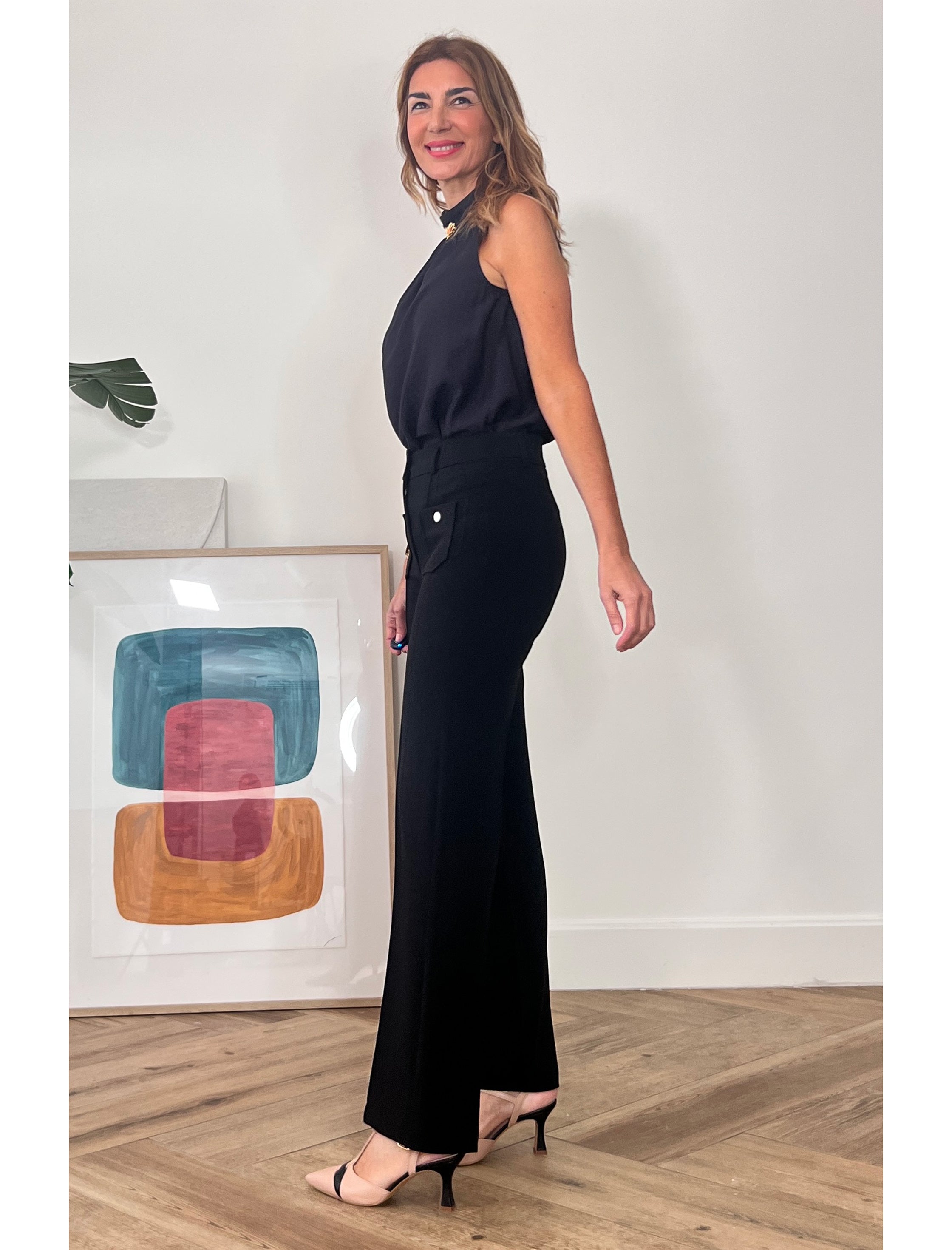 Pantalón ideal con botones blancos