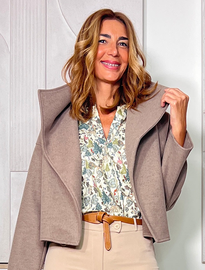 Chaqueta superfavorecedora taupe