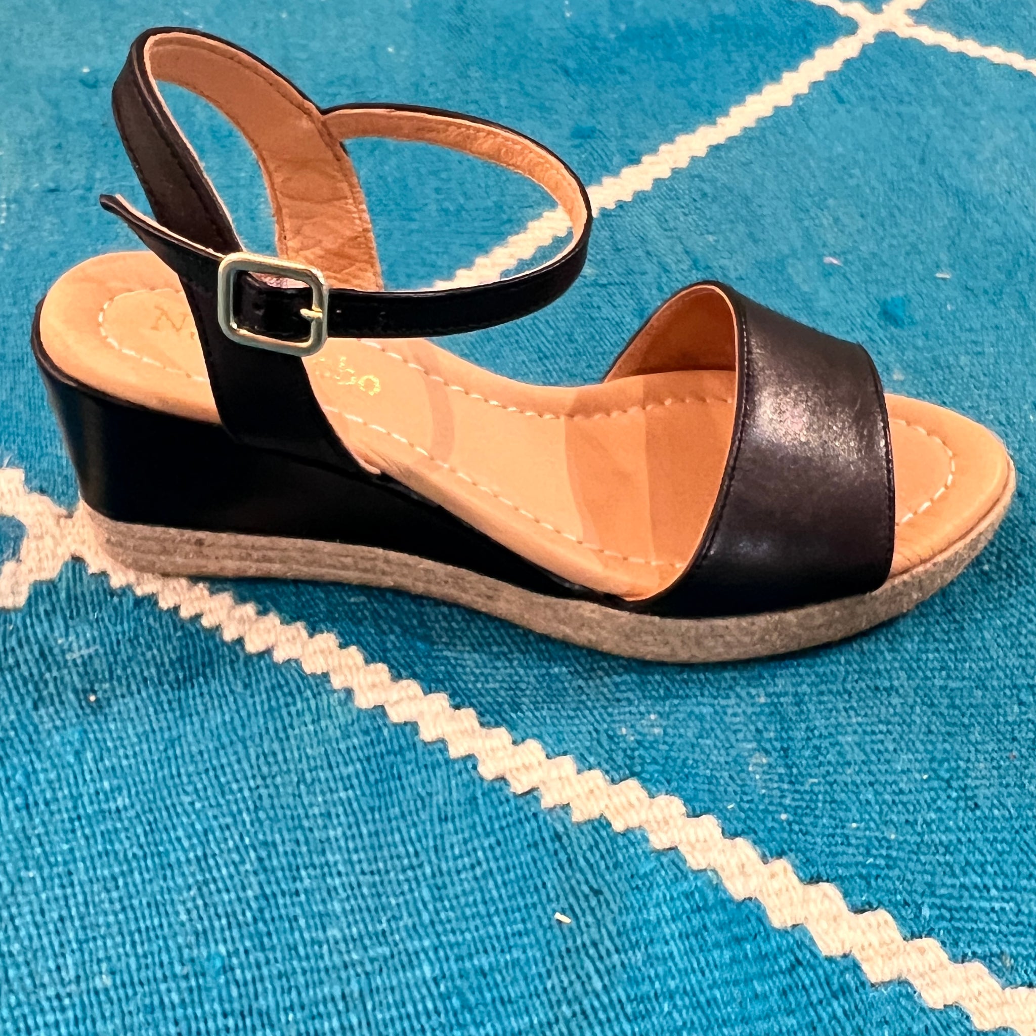 Alpargata de cuña piel Hebilla Bonita negro