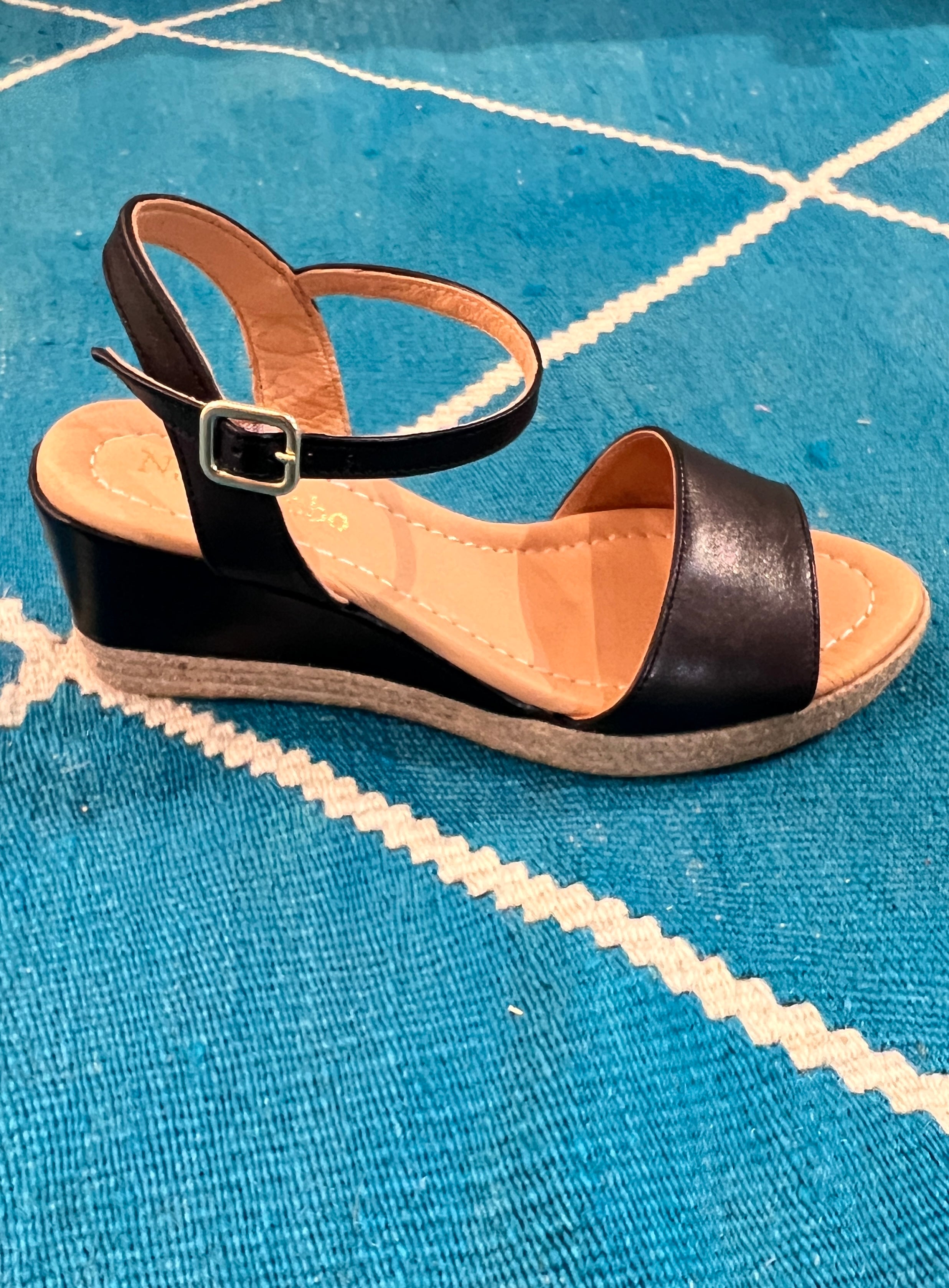 Alpargata de cuña piel Hebilla Bonita negro